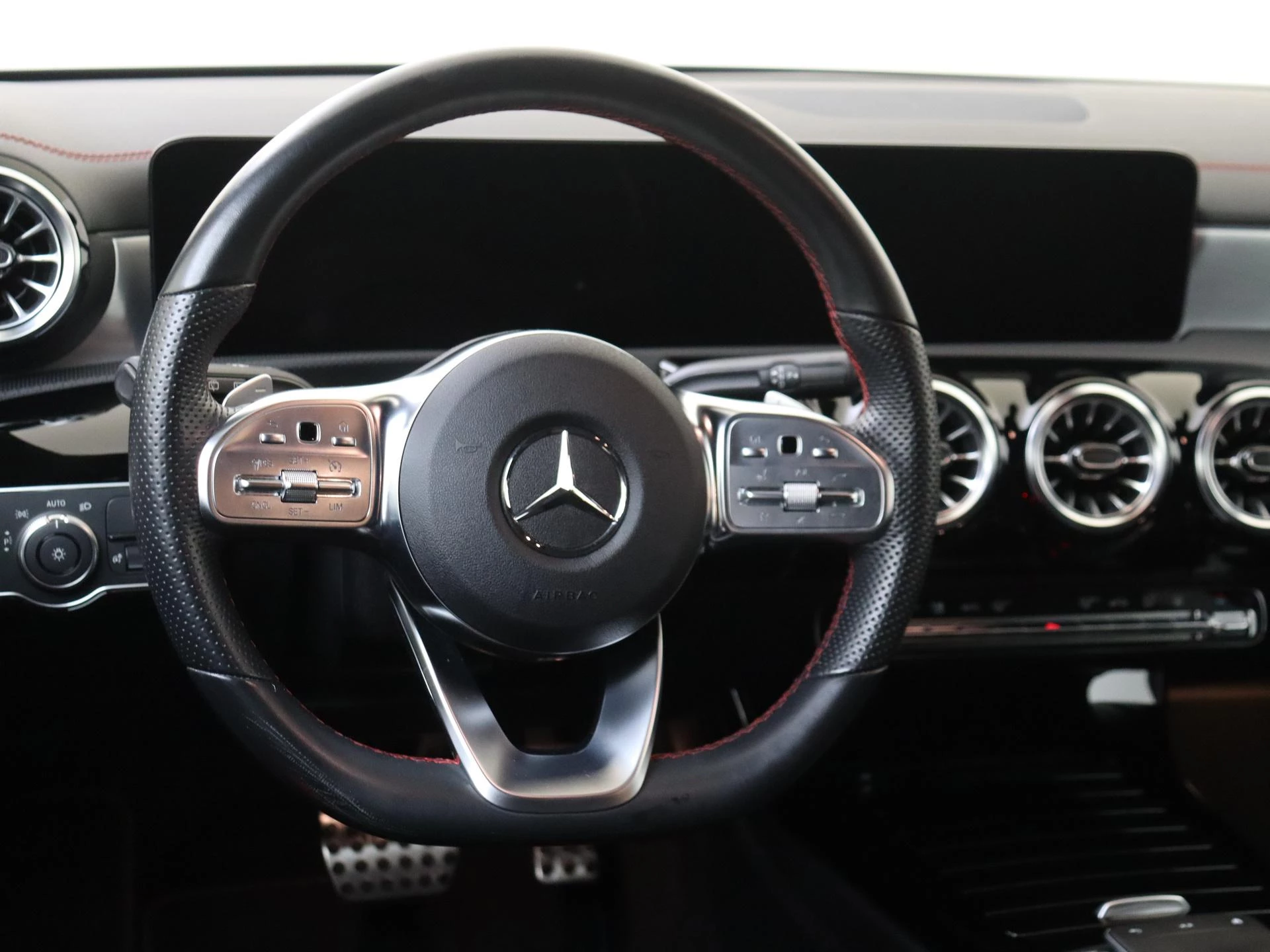 Mercedes-Benz-CLA-image-12