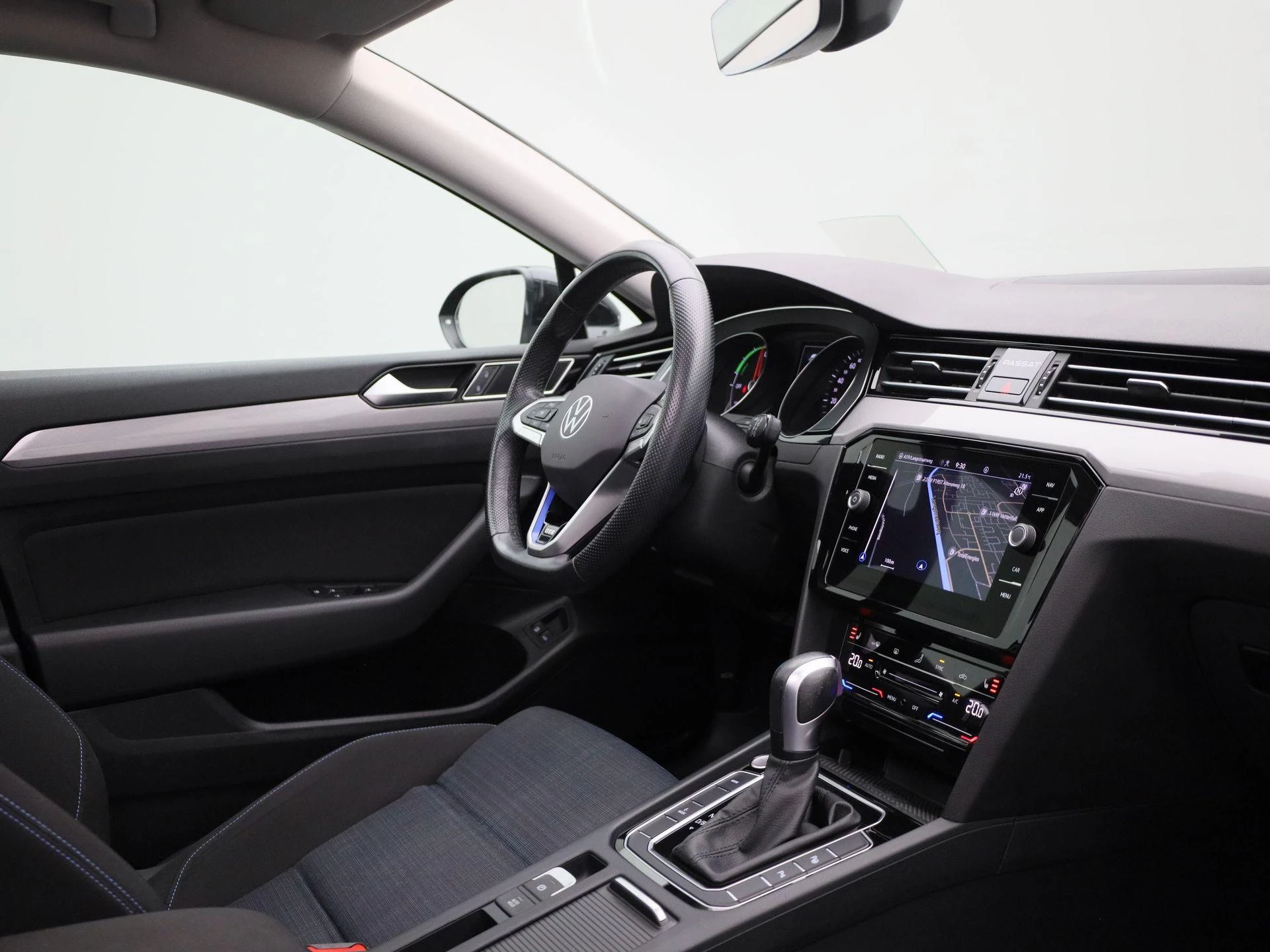 Volkswagen-Passat-image-35