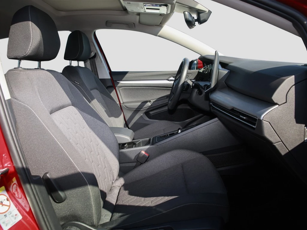 Volkswagen Golf VIII 1.5 eTSI DSG Life Pano, AHK, VWG