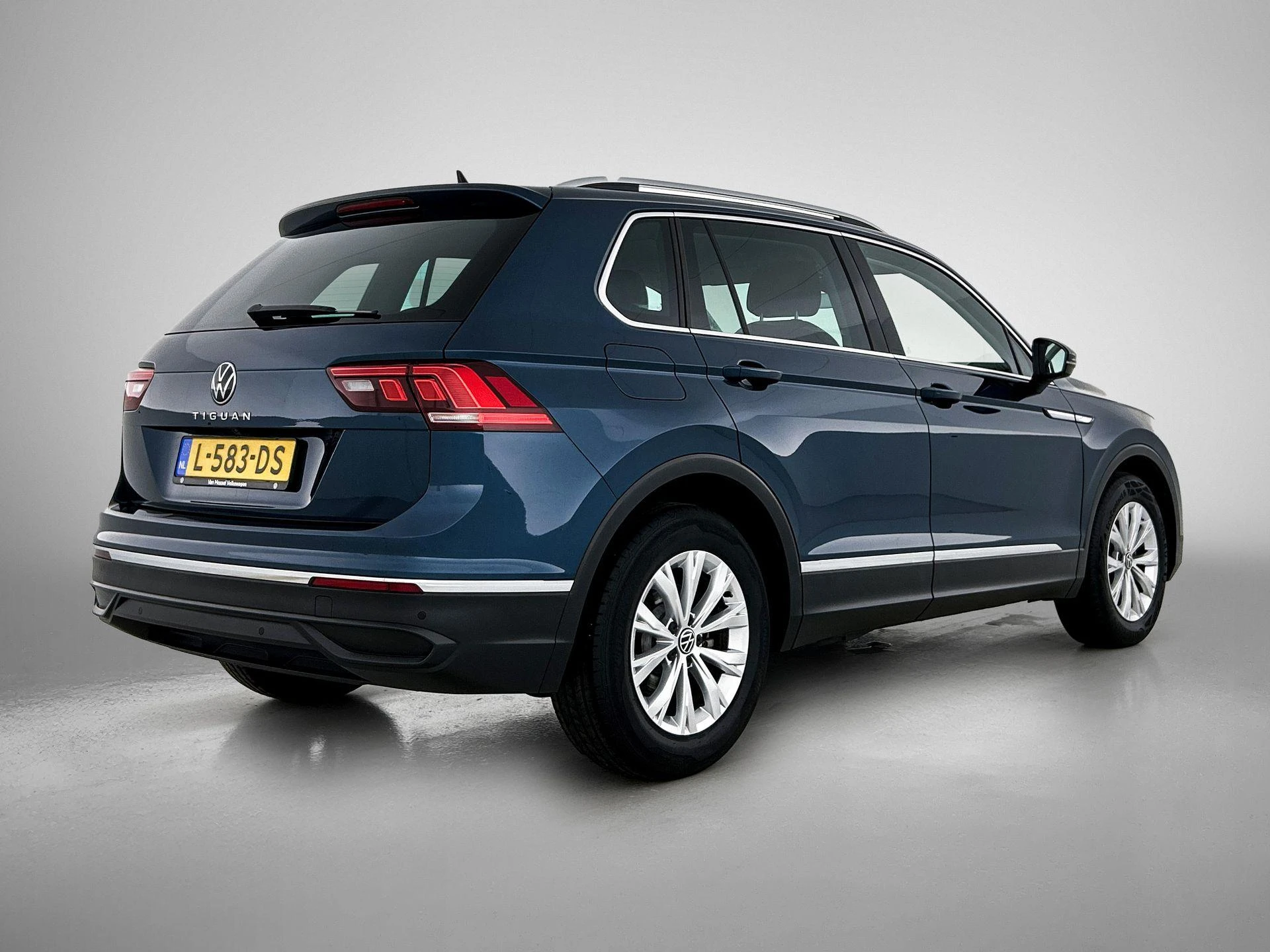 Volkswagen-Tiguan-image-3