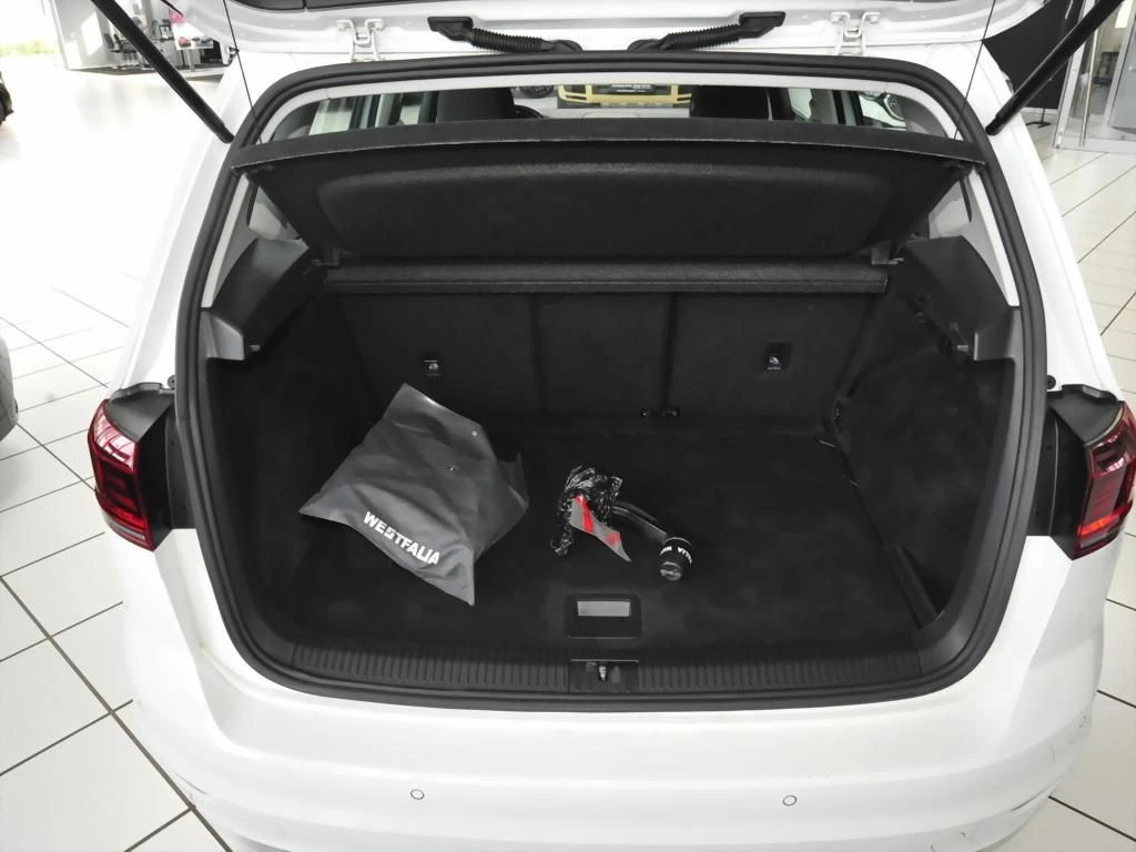 Volkswagen-Golf Sportsvan-image-13