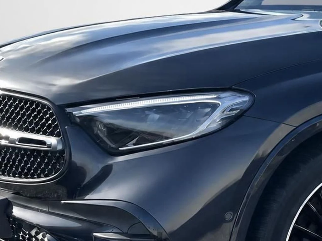 Mercedes-Benz-GLC 300 d-image-4