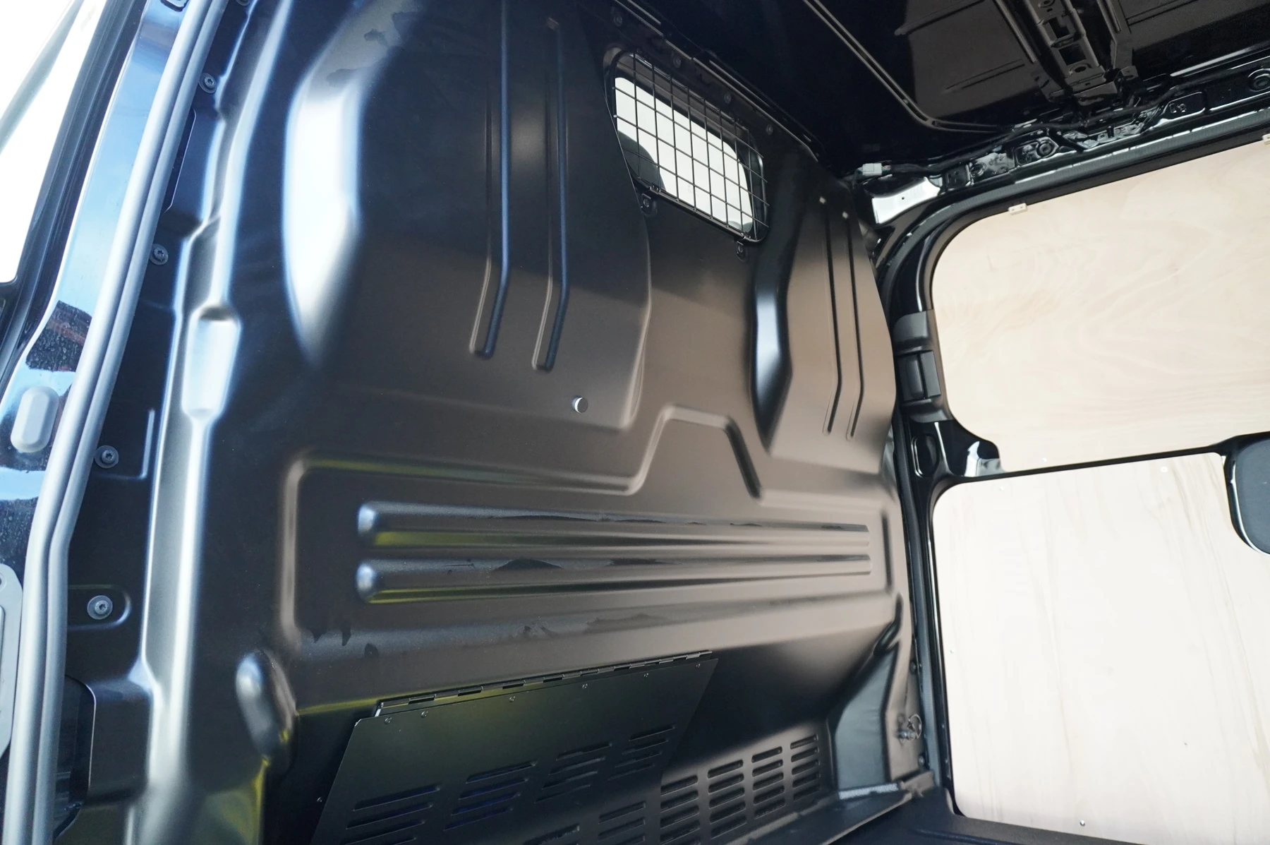 Volkswagen-Transporter-image-8