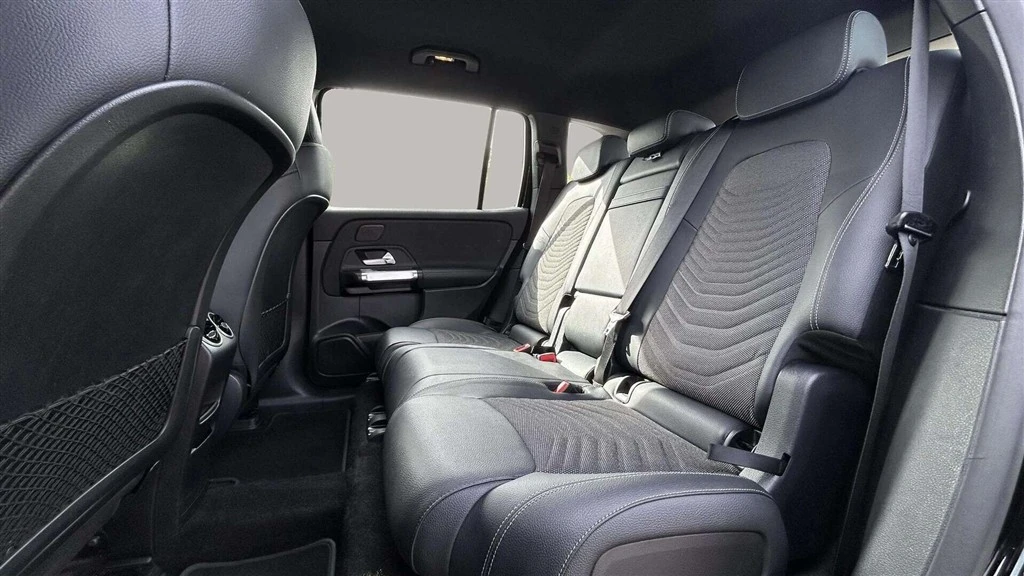 Mercedes-Benz-EQB-image-25