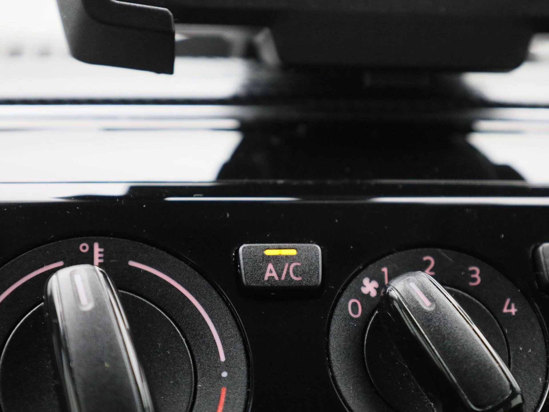 Volkswagen-up!-image-17