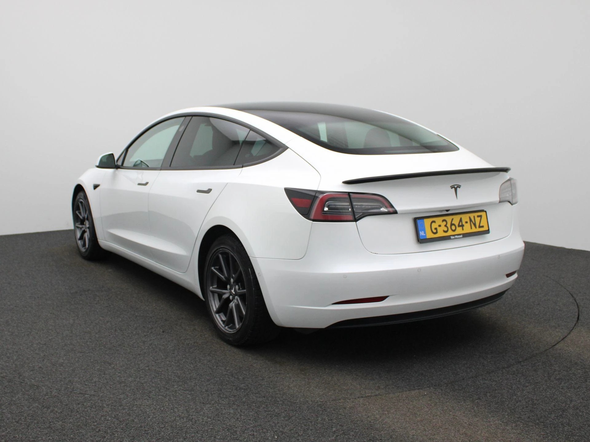 Tesla-Model 3-image-1