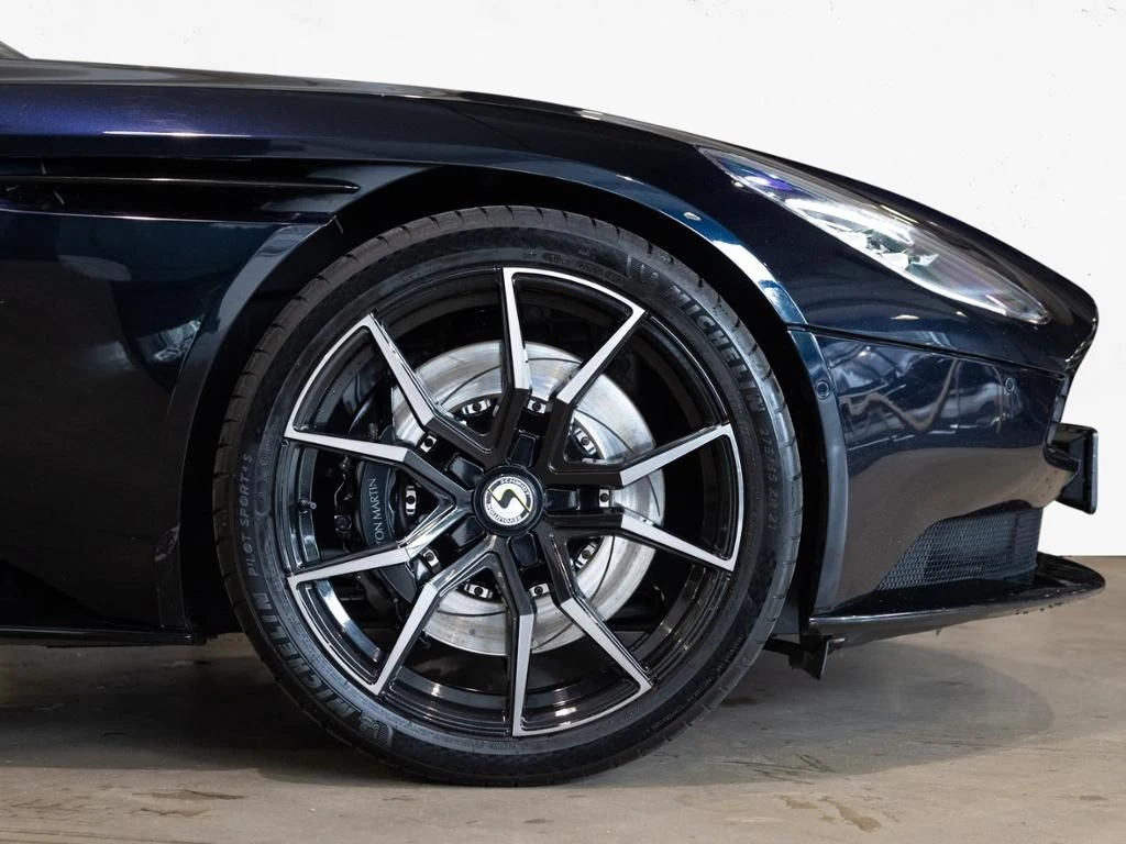 Aston Martin-DB11-image-4