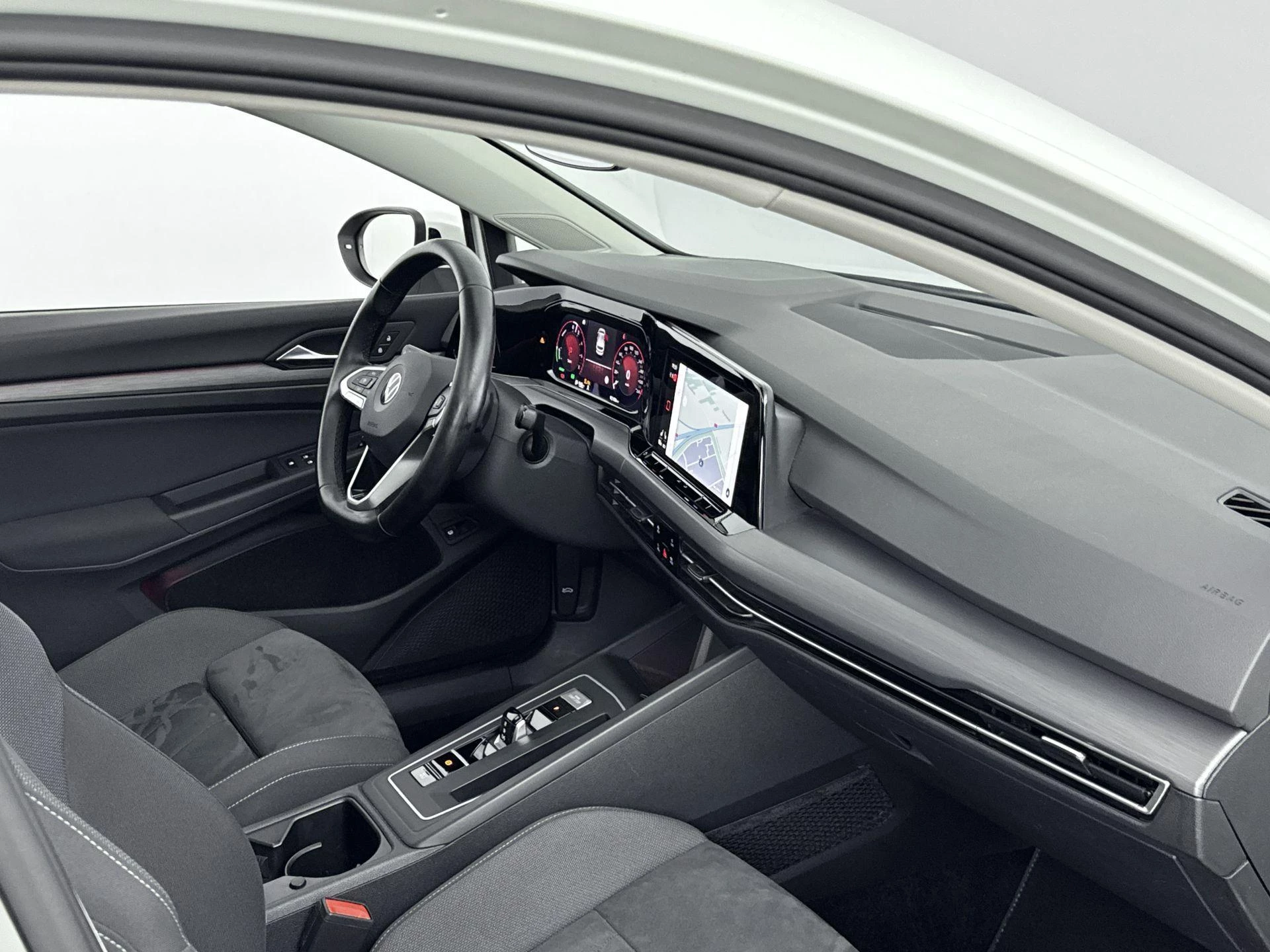 Volkswagen-Golf-image-16