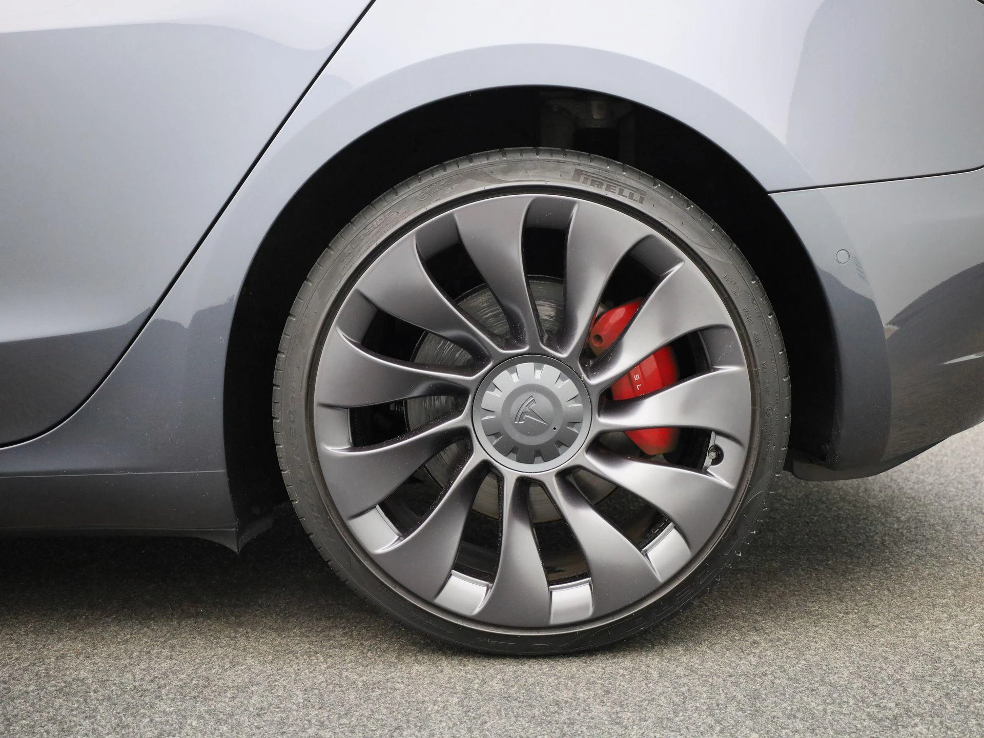 Tesla-Model 3-image-10