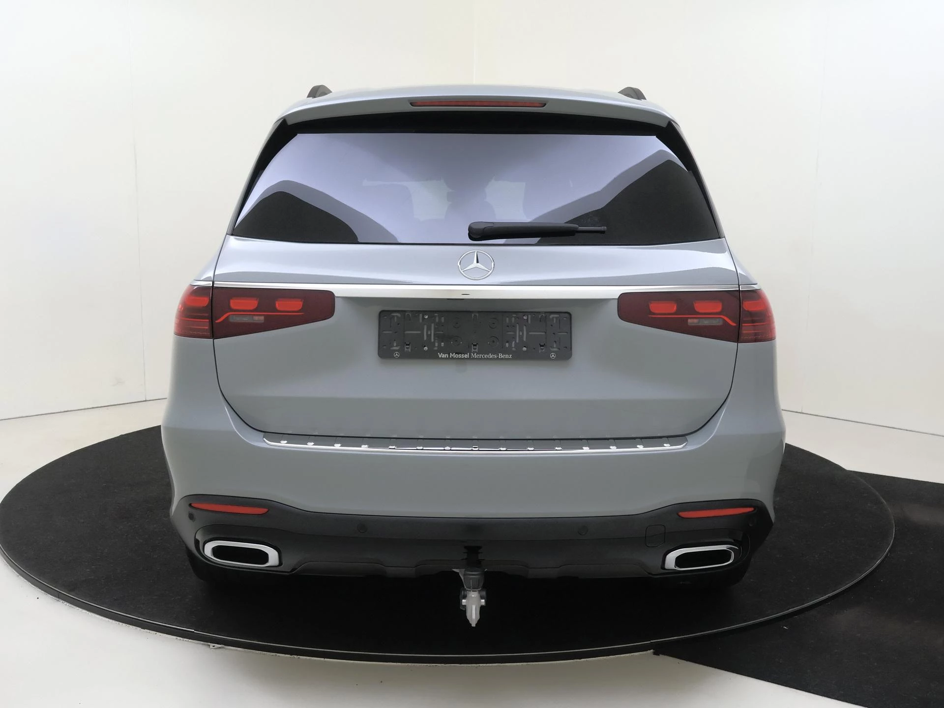 Mercedes-Benz-GLS-image-8