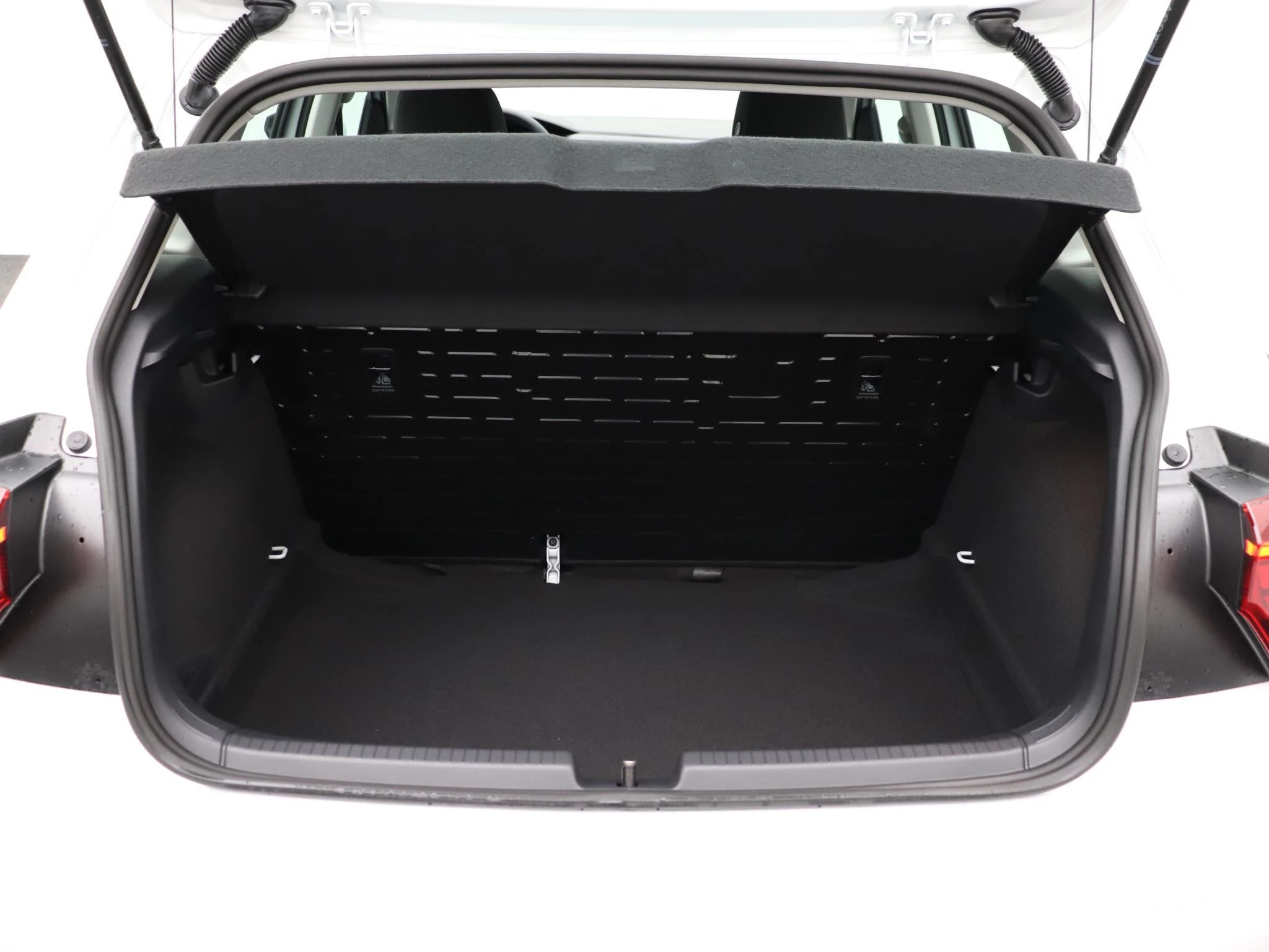 Volkswagen-Polo-image-23