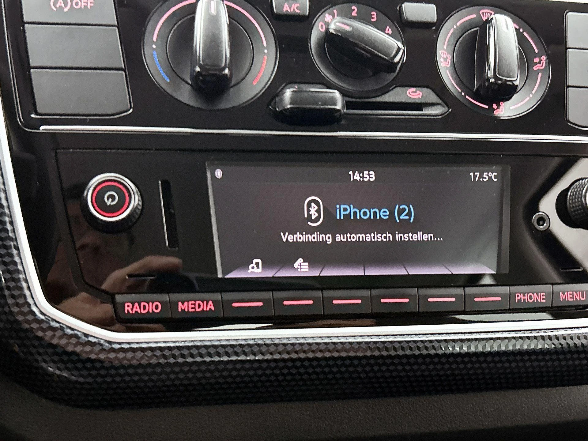 Volkswagen-up!-image-25