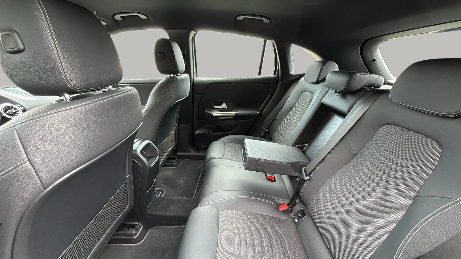 Mercedes-Benz-EQA-image-12