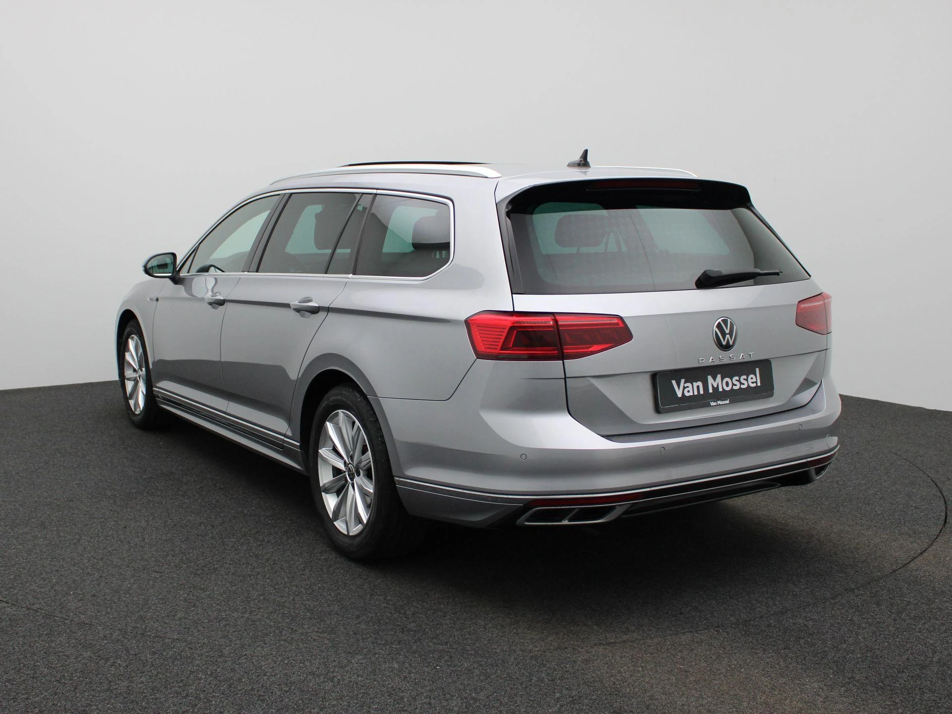 Volkswagen-Passat-image-1