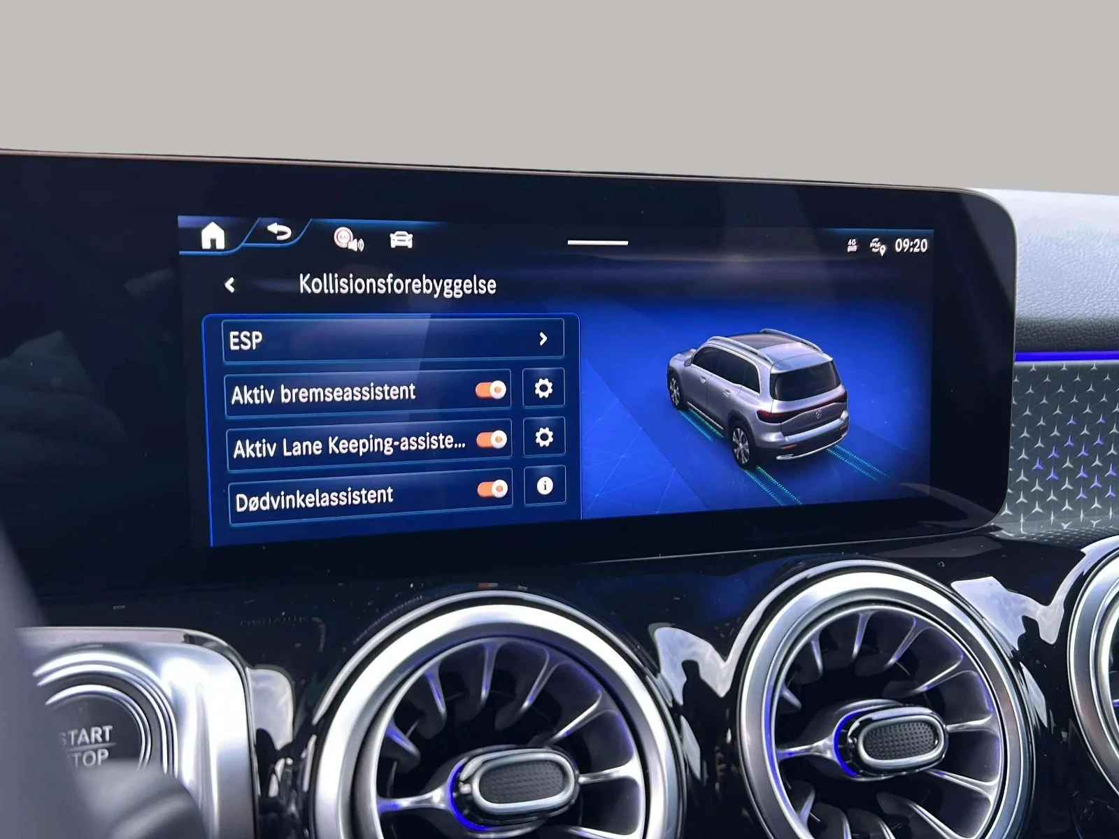 Mercedes-Benz-EQB-image-19