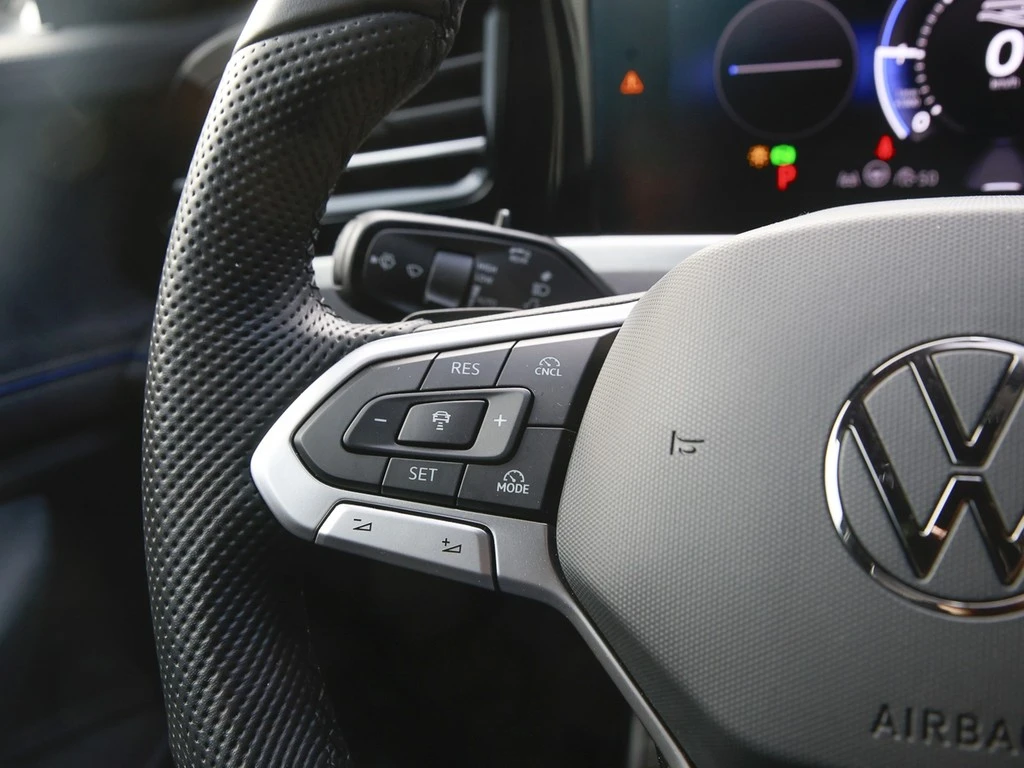 Volkswagen-Passat-image-15