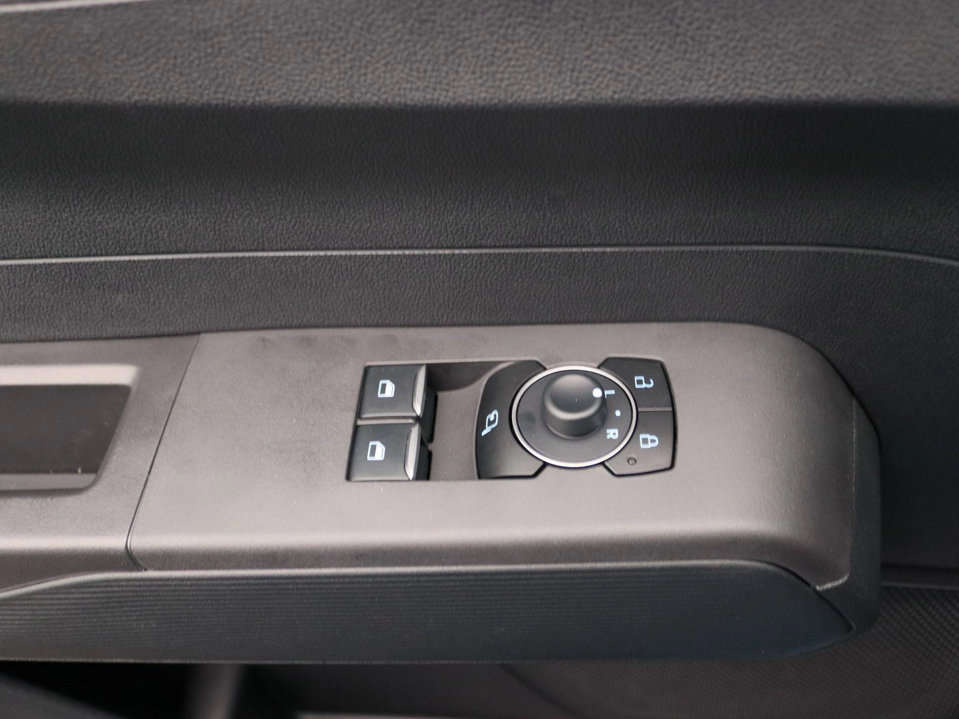 Ford E-Transit Courier Limited 44 kWh