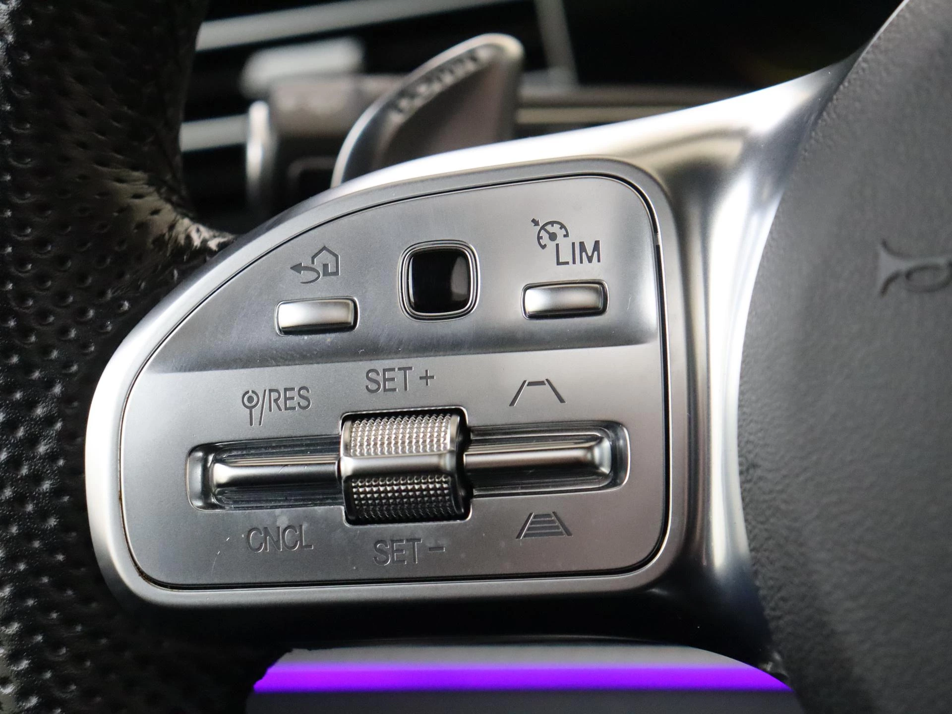 Mercedes-Benz-GLE-image-19