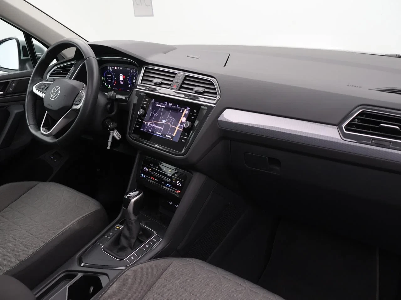 Volkswagen-Tiguan-image-10