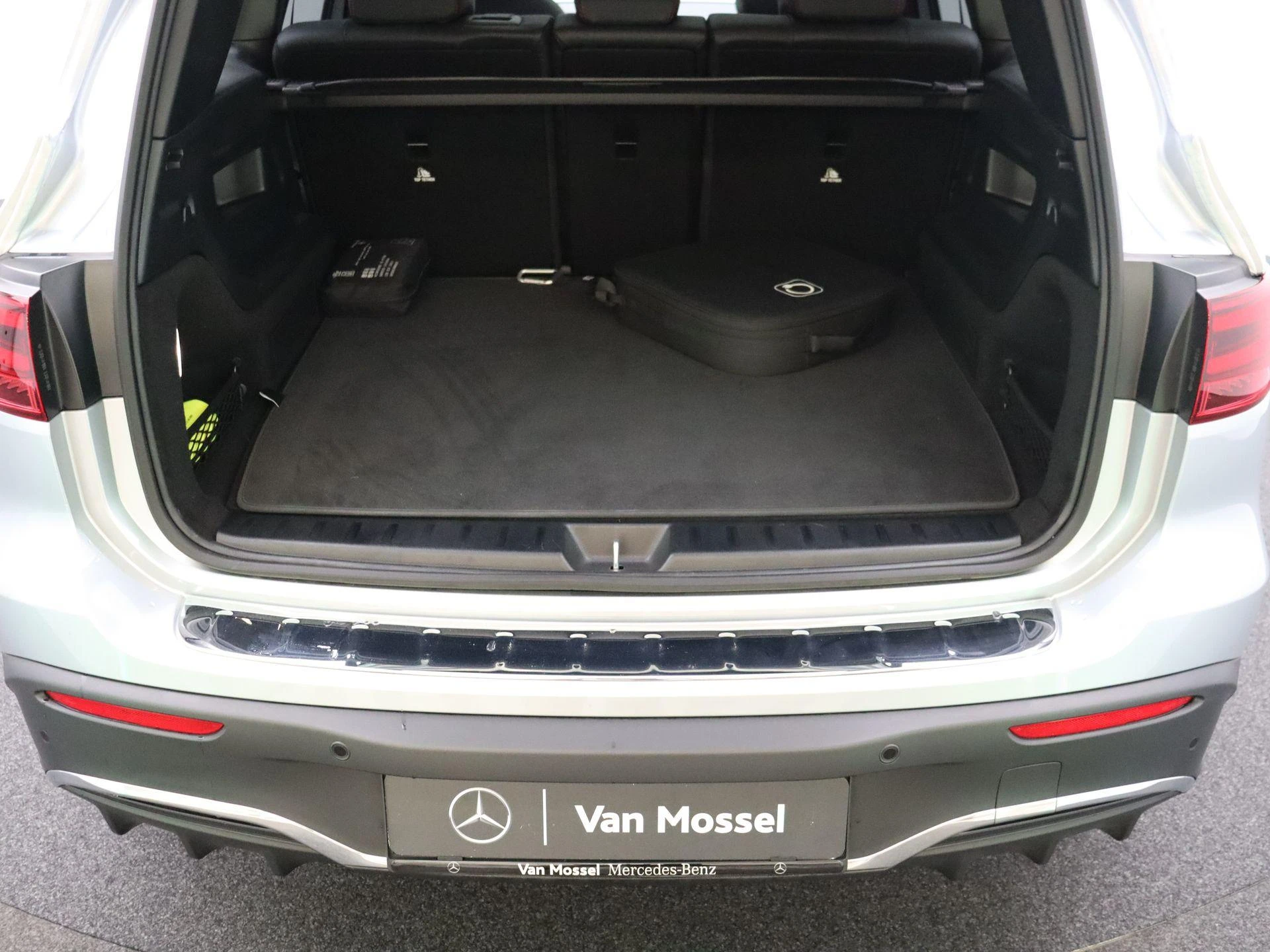 Mercedes-Benz EQB 250+ AMG Line + PANORAMISCH DAK + CARPLAY + ADVANCED SOUND +