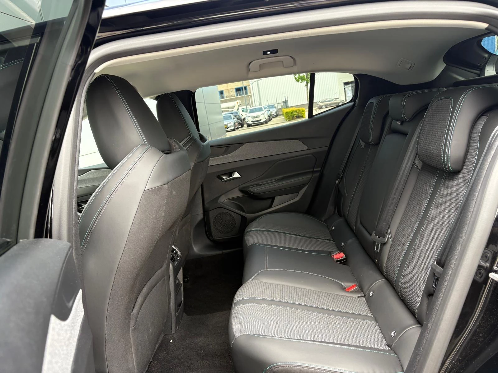 Peugeot 408 1.2 Hybrid 145 e-DCS6 Allure