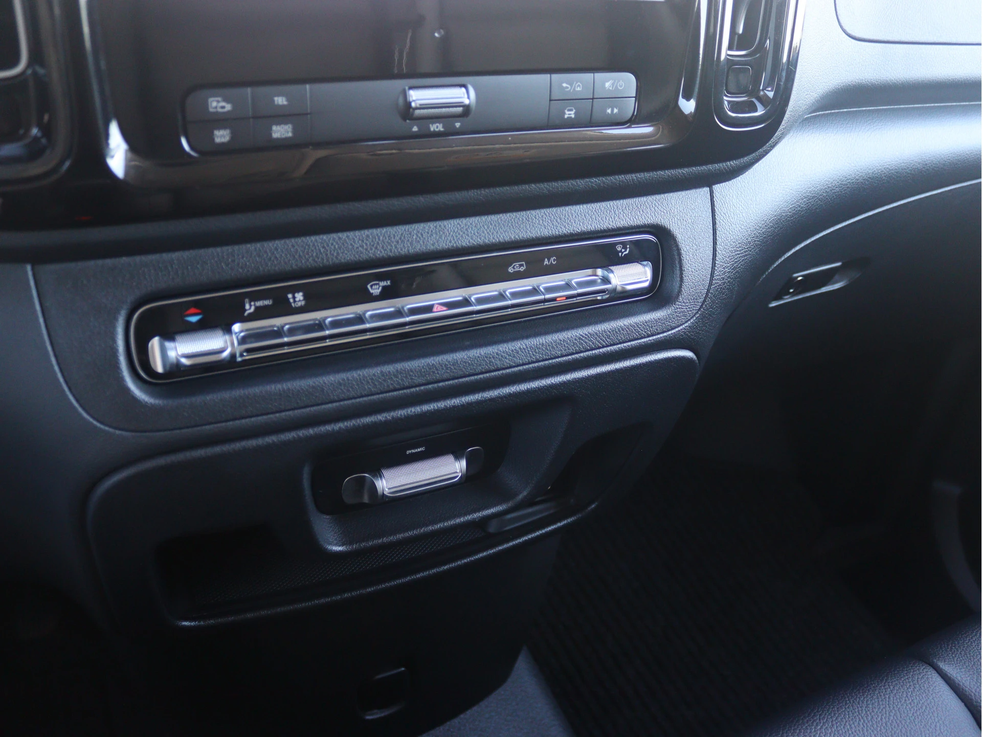 Mercedes-Benz-Vito-image-11