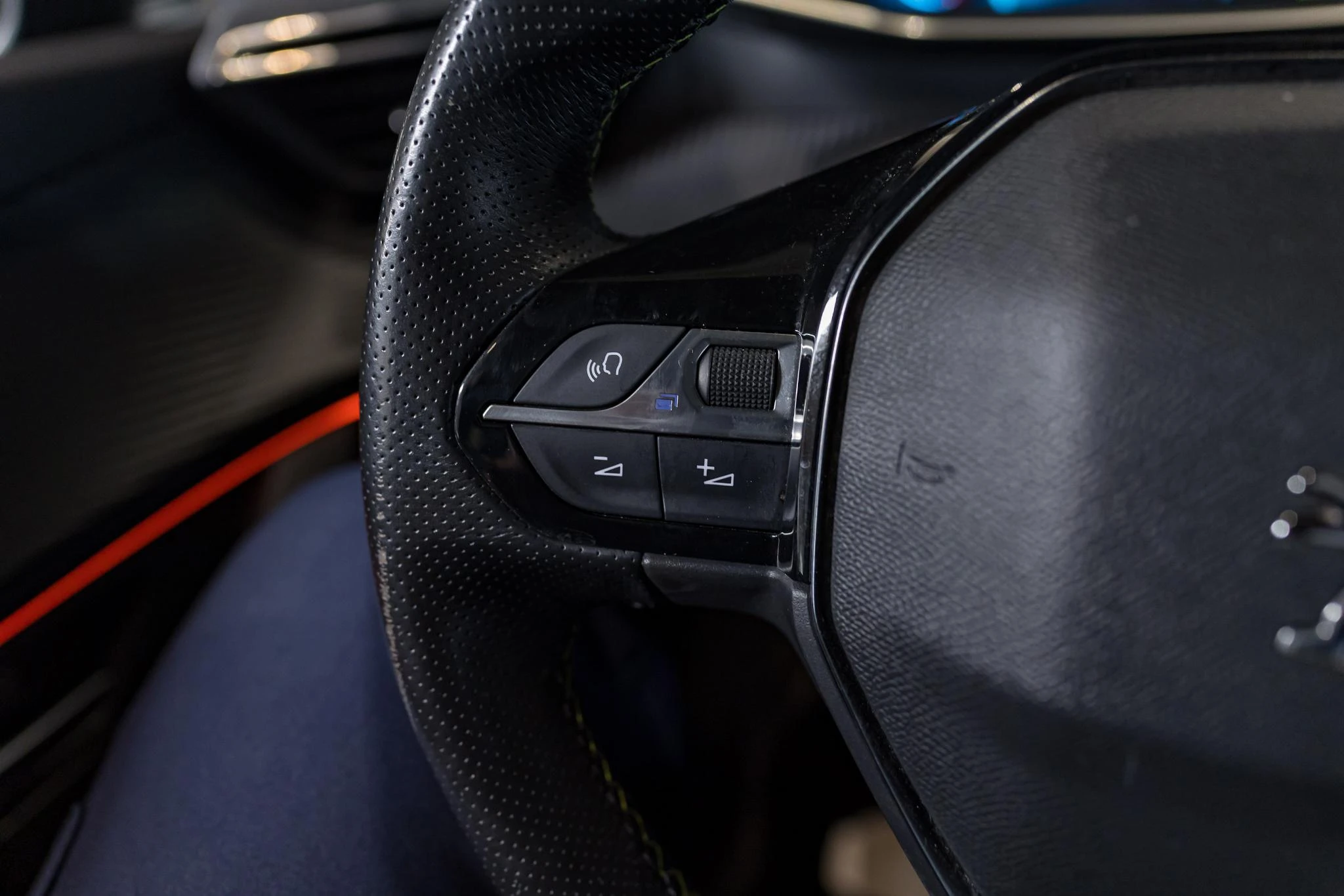 Peugeot-e-208-image-23