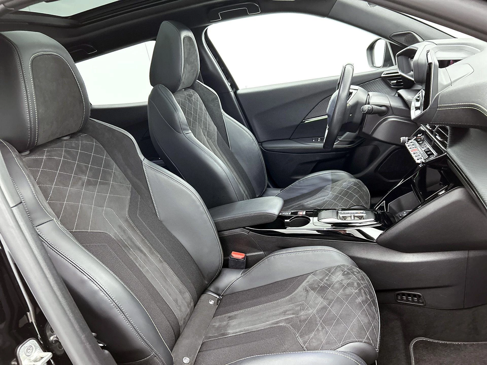 Peugeot-e-2008-image-49