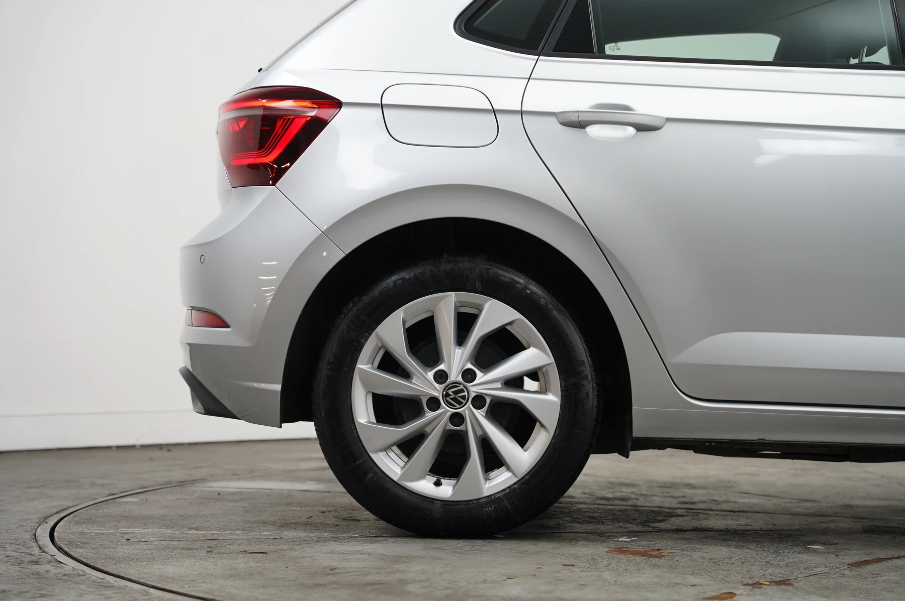 Volkswagen-Polo-image-33