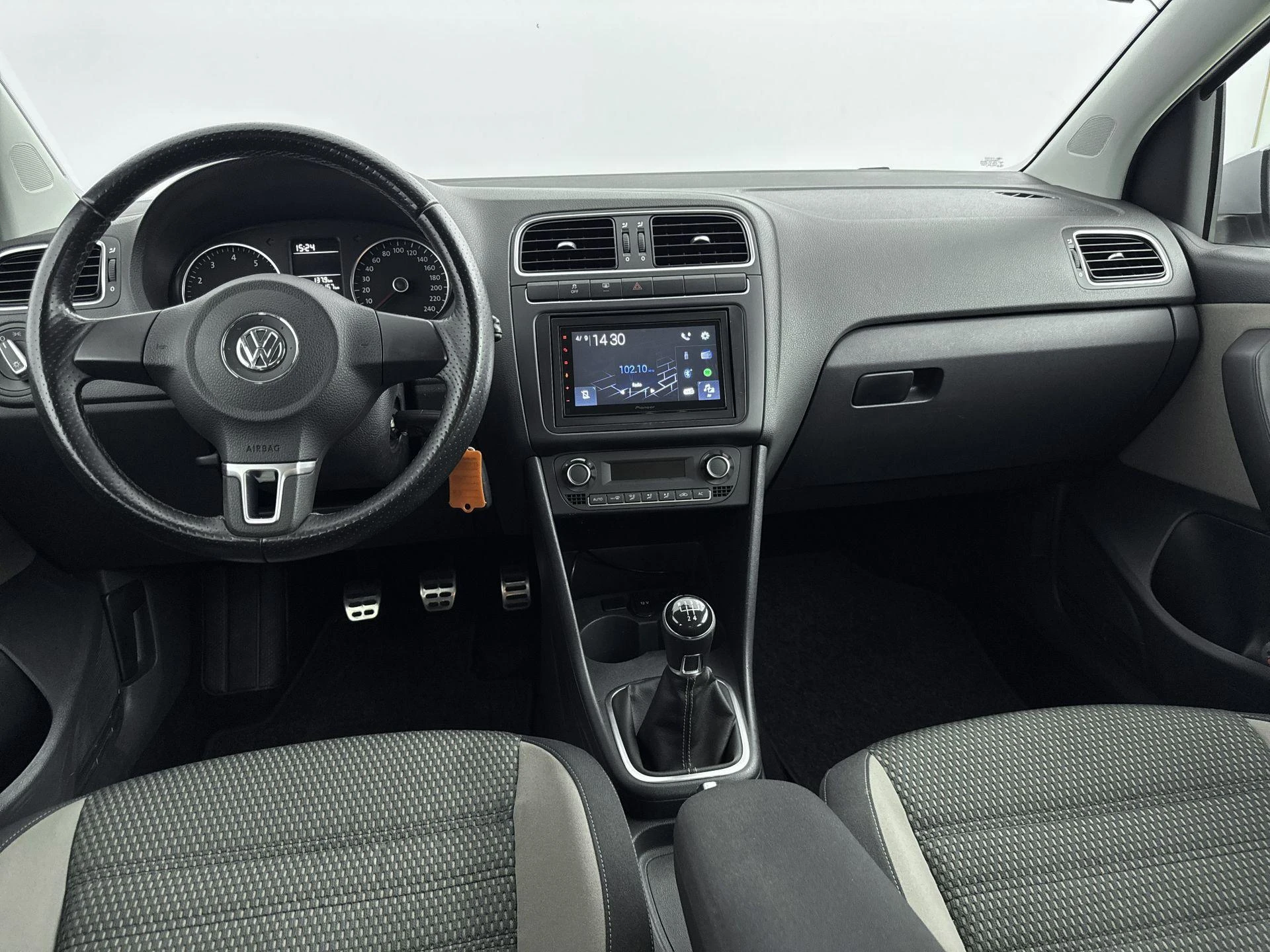 Volkswagen-Polo-image-15