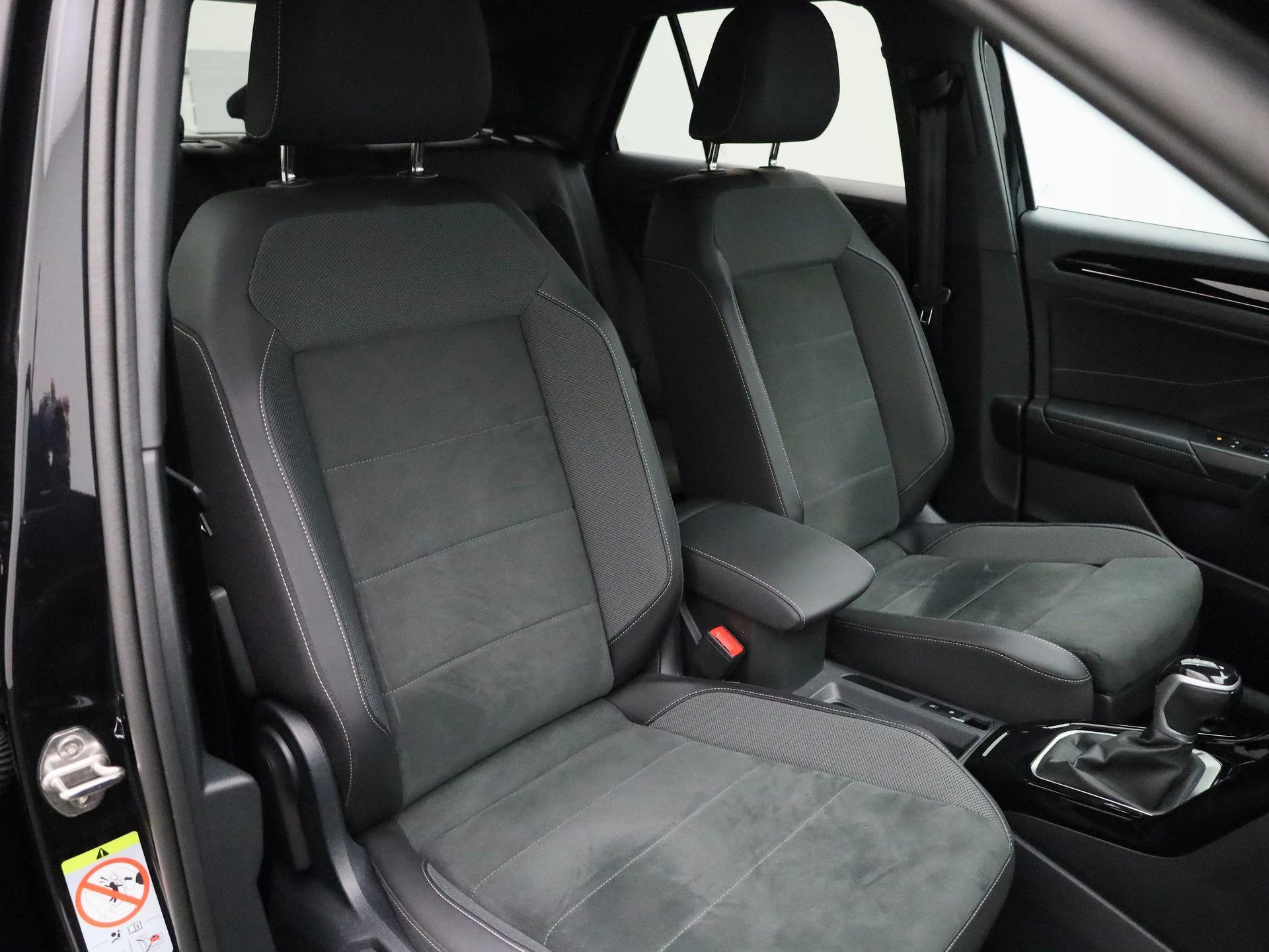 Volkswagen-T-Roc-image-41