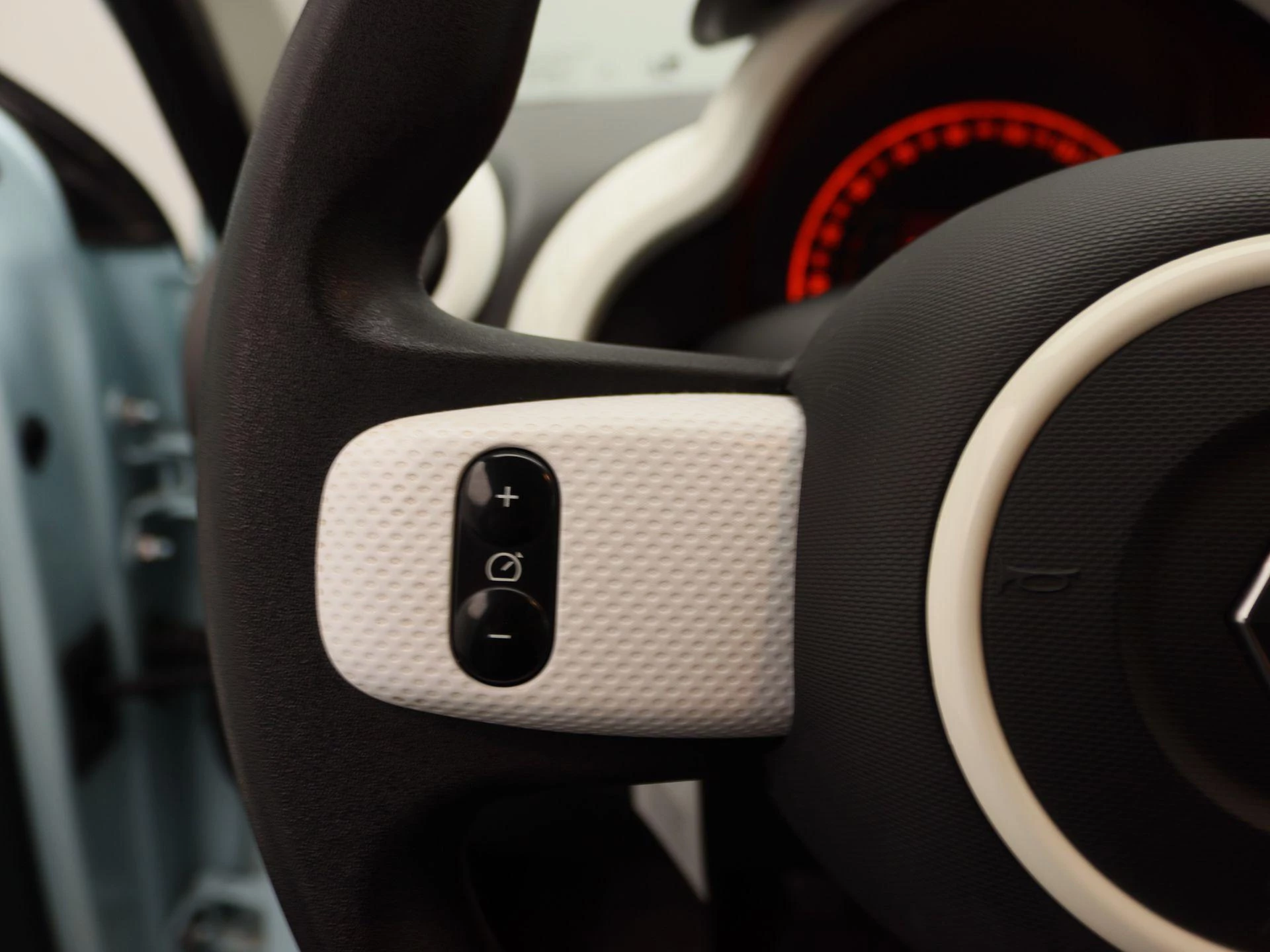Renault-Twingo-image-18