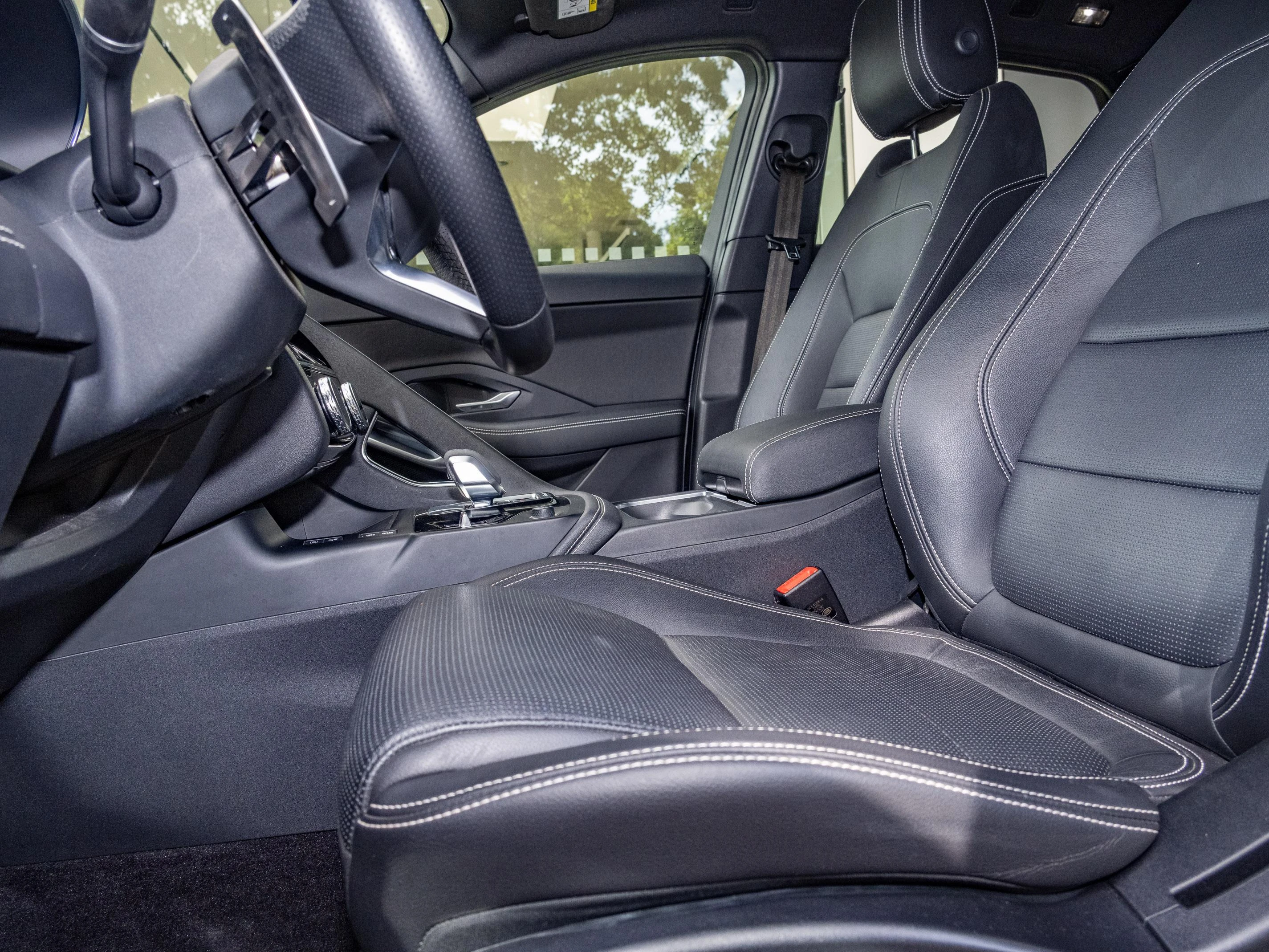 Jaguar E-PACE P300e R-Dynamic S