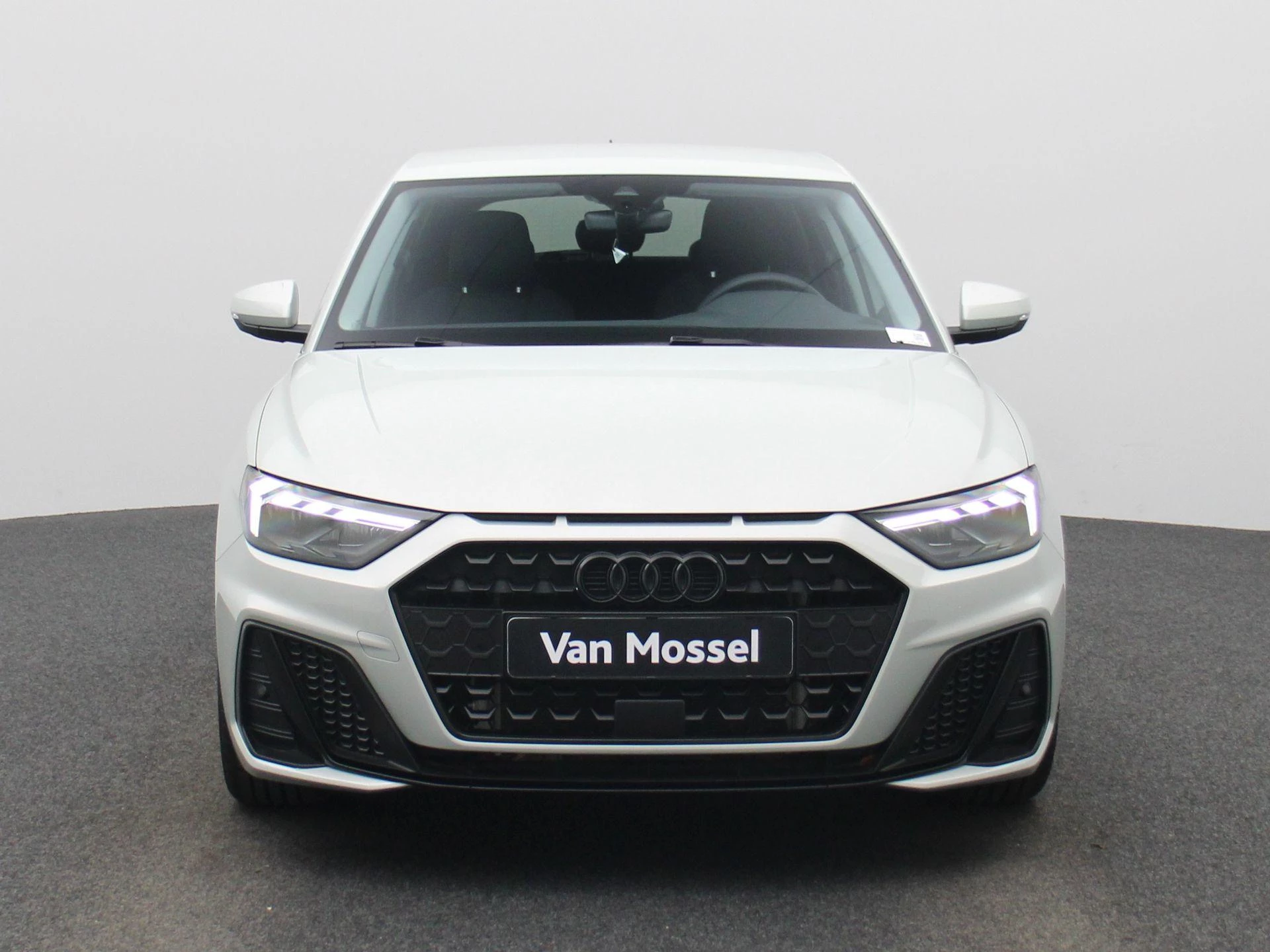 Audi-A1 Sportback-image-1