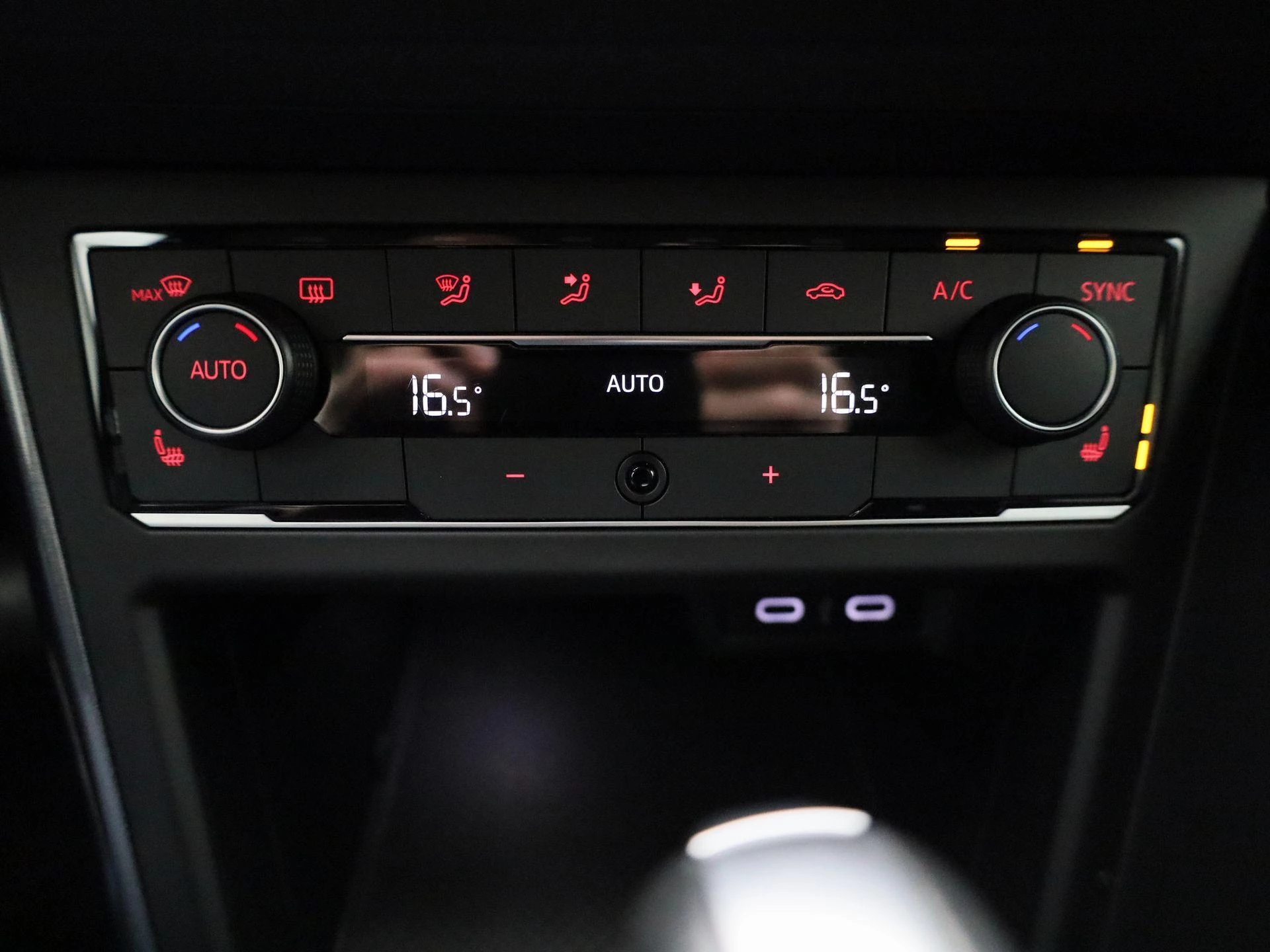 Volkswagen-Polo-image-19