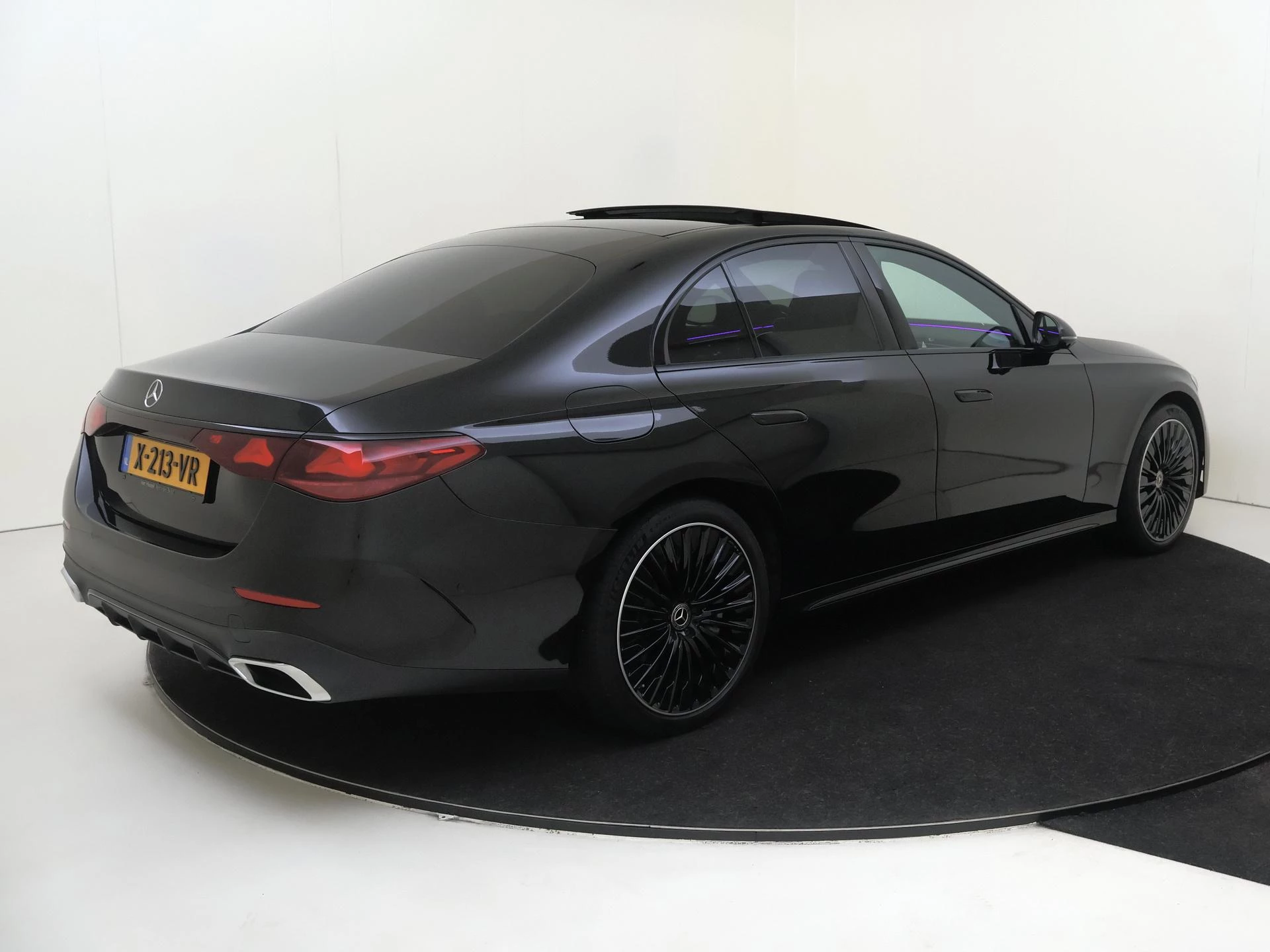 Mercedes-Benz-E-Klasse-image-1