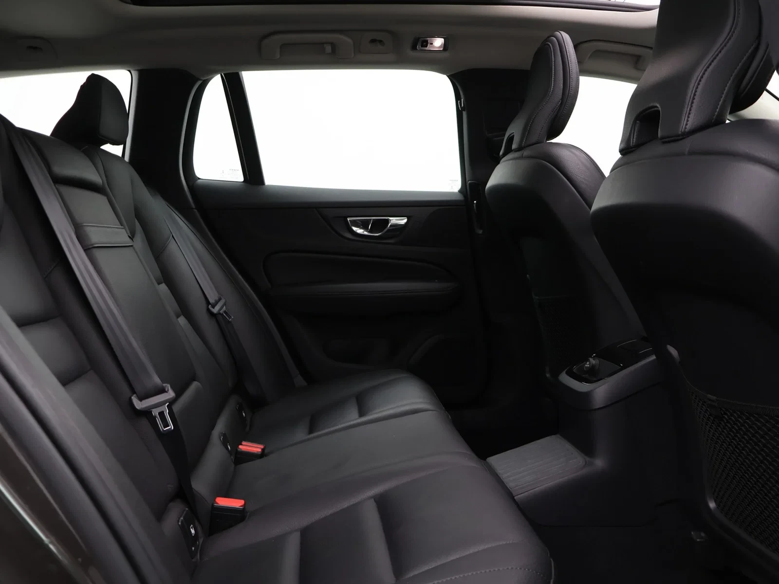 Volvo V60 Volvo V60 2.0 T8 PHEV AWD *AUTOMAAT*PANODAK*VIRTUAL COCKPIT*LEDER*SPORTZETELS*CRUISE*NAVI*APP-CONNEC