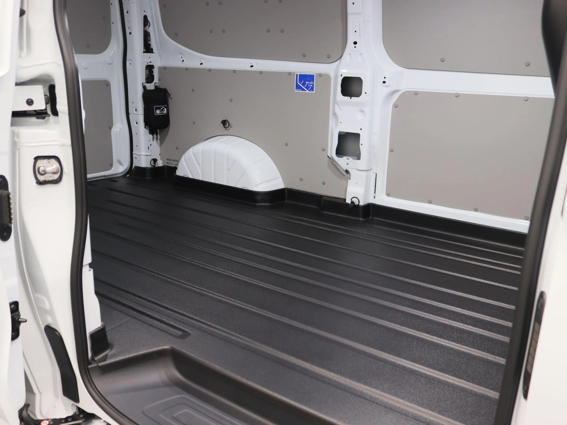 Ford-E-Transit Custom-image-21