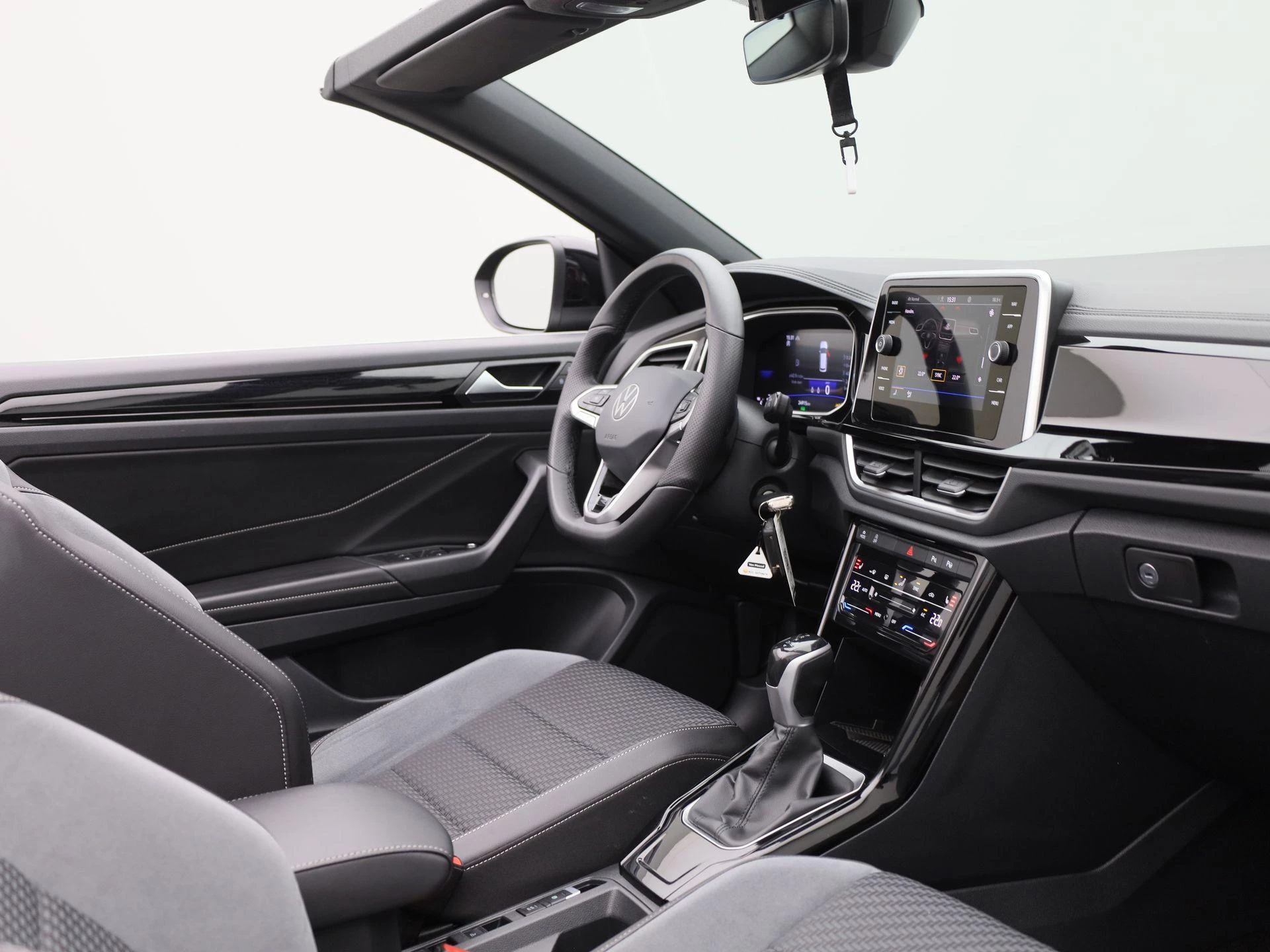Volkswagen-T-Roc-image-40
