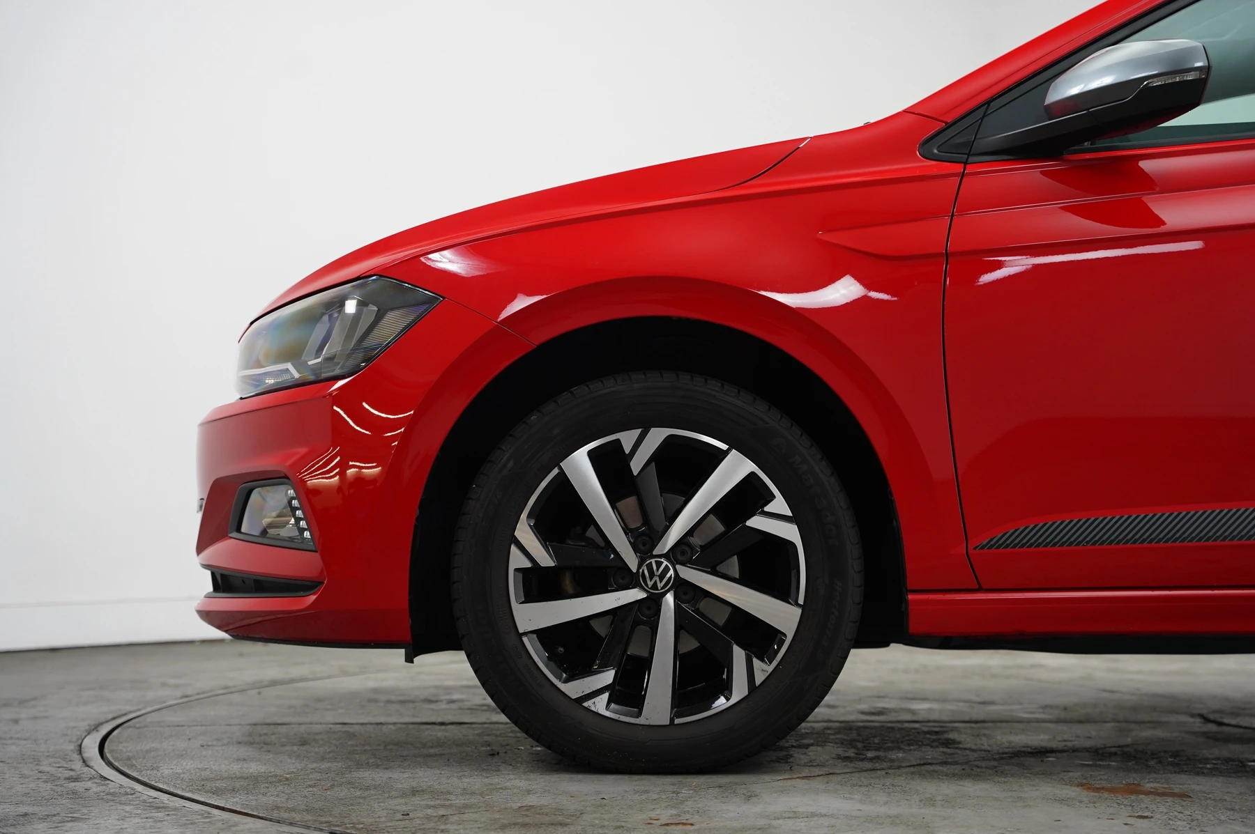 Volkswagen-Polo-image-4