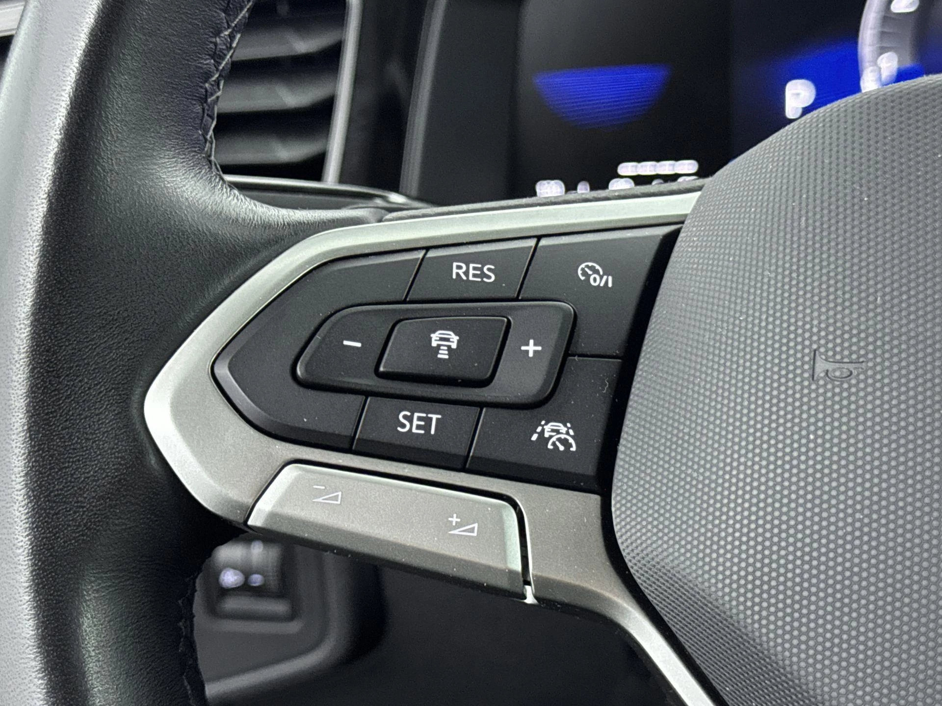 Volkswagen-Polo-image-16