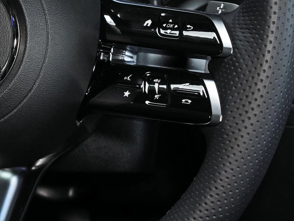 Mercedes-Benz-GLB 200-image-8