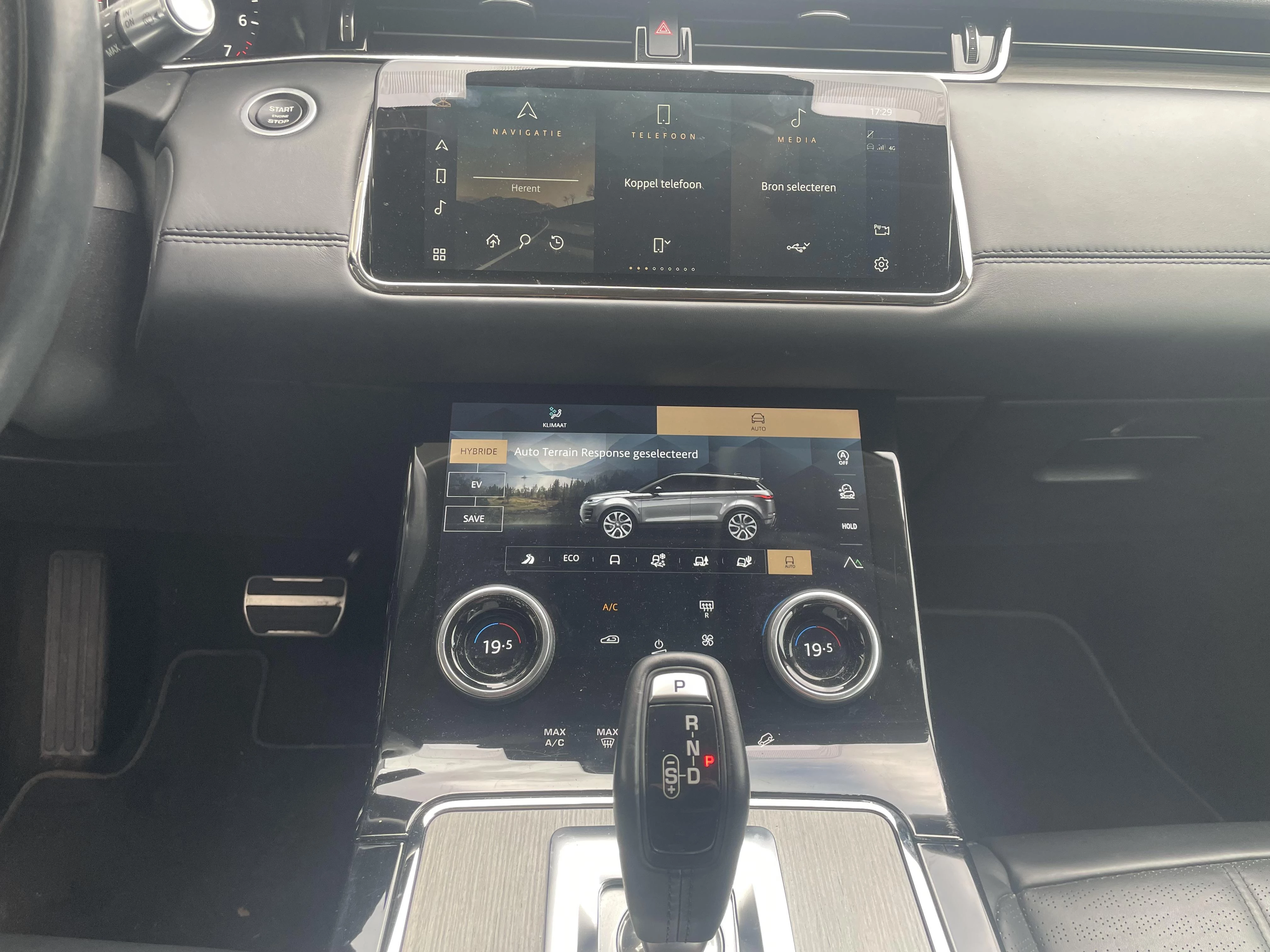 Land Rover Range Rover Evoque P300e R-Dynamic HSE