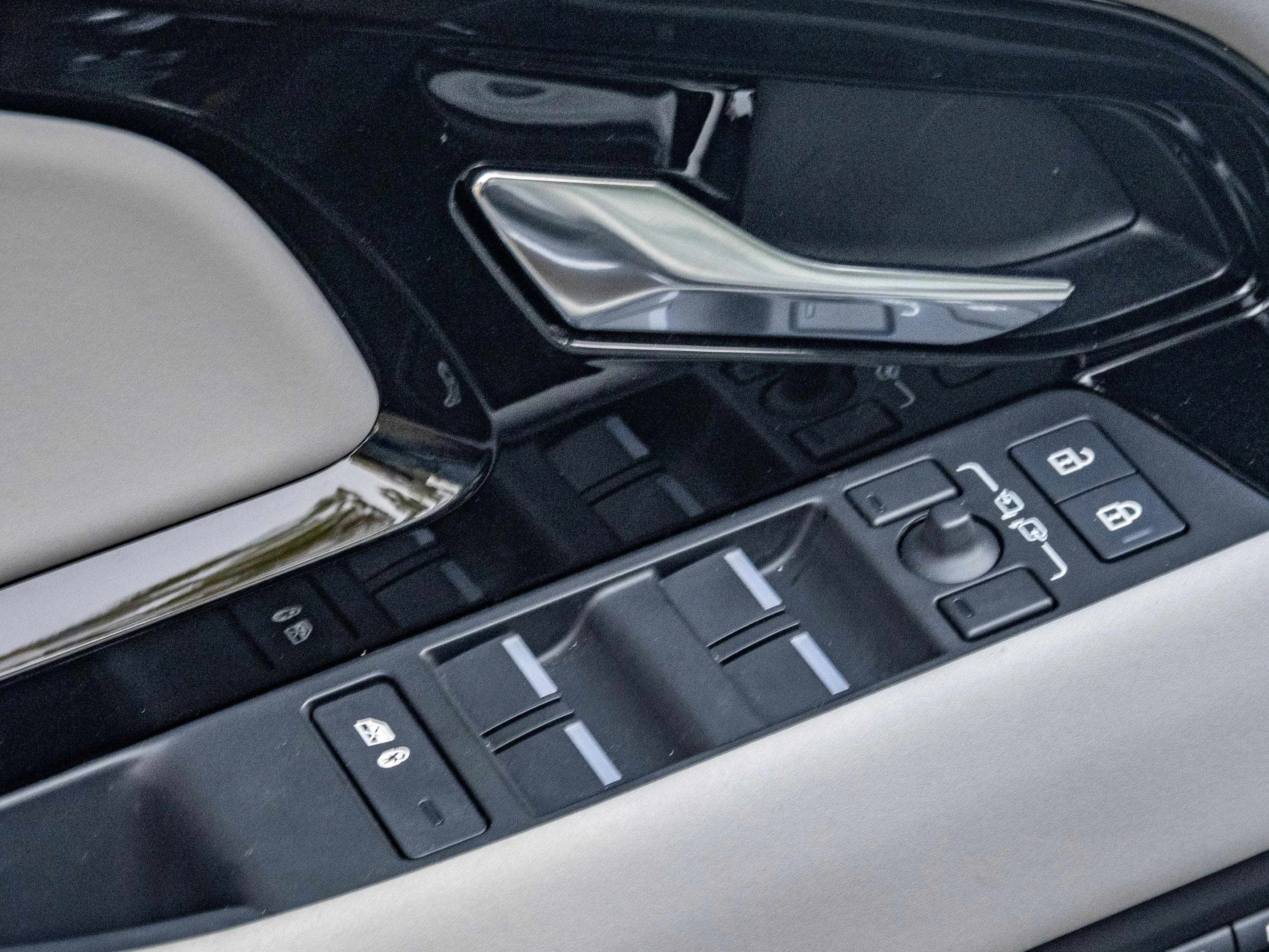 Land Rover-Range Rover Evoque-image-10
