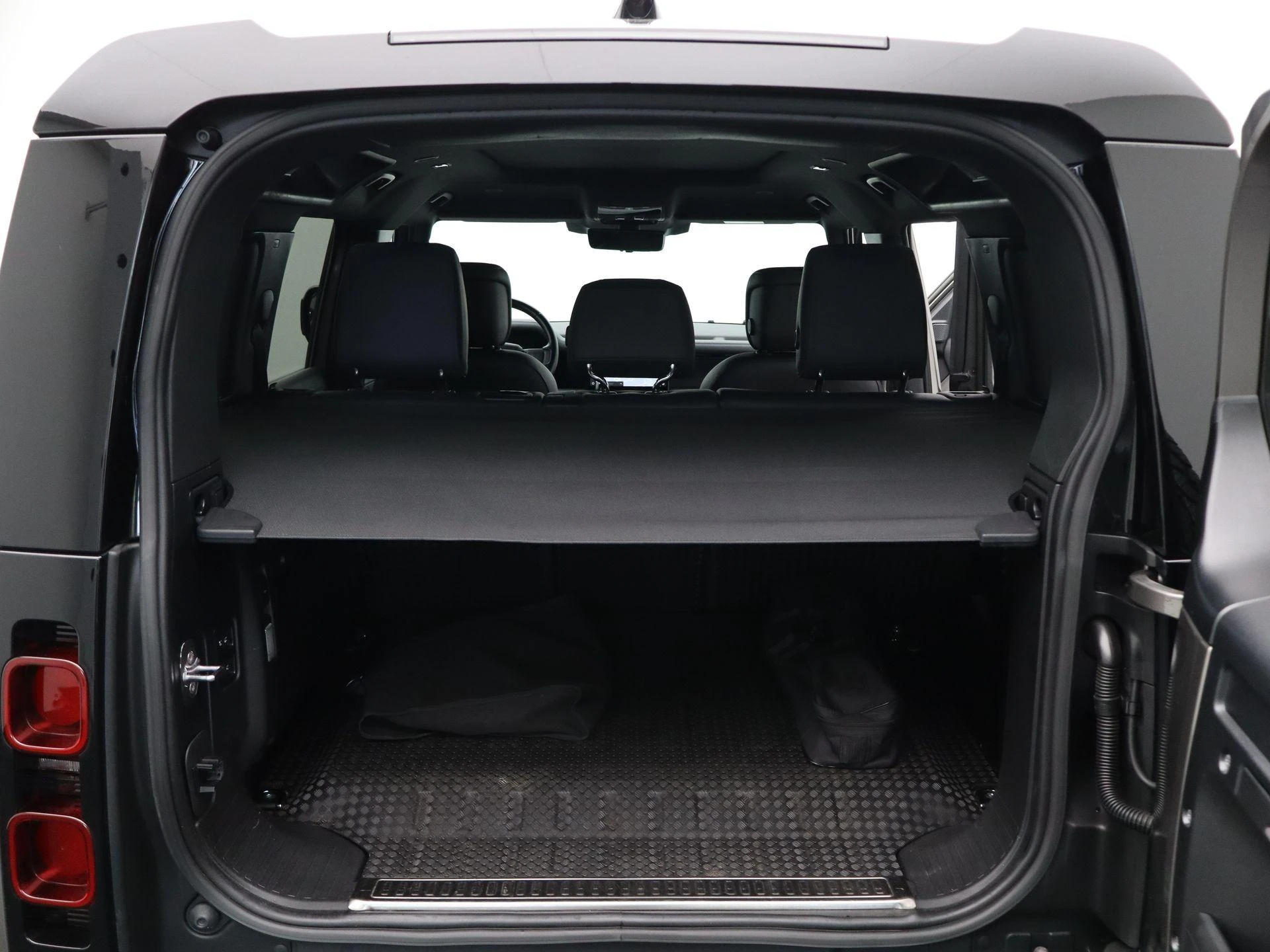 Land Rover-Defender-image-25