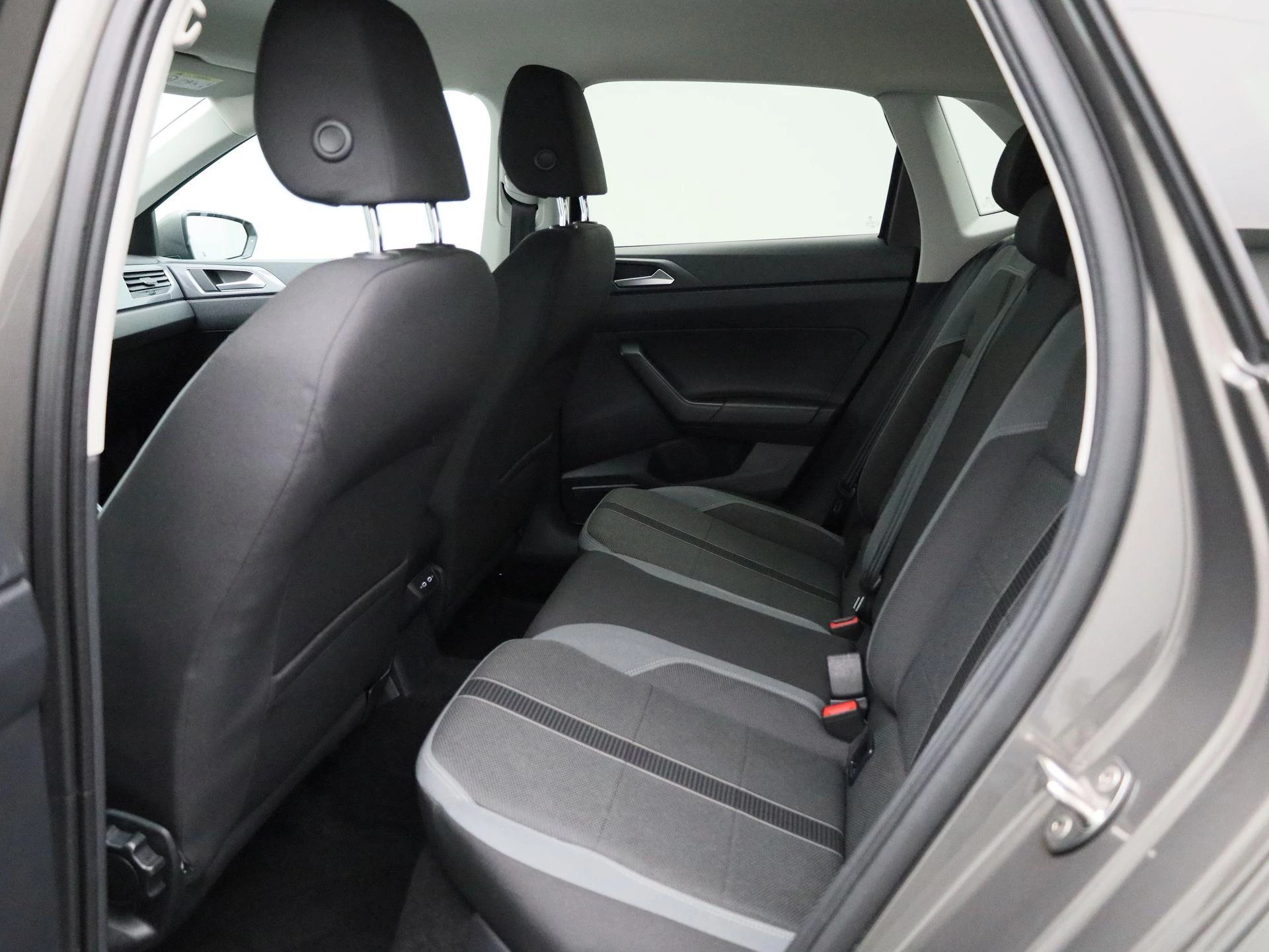 Volkswagen-Polo-image-9