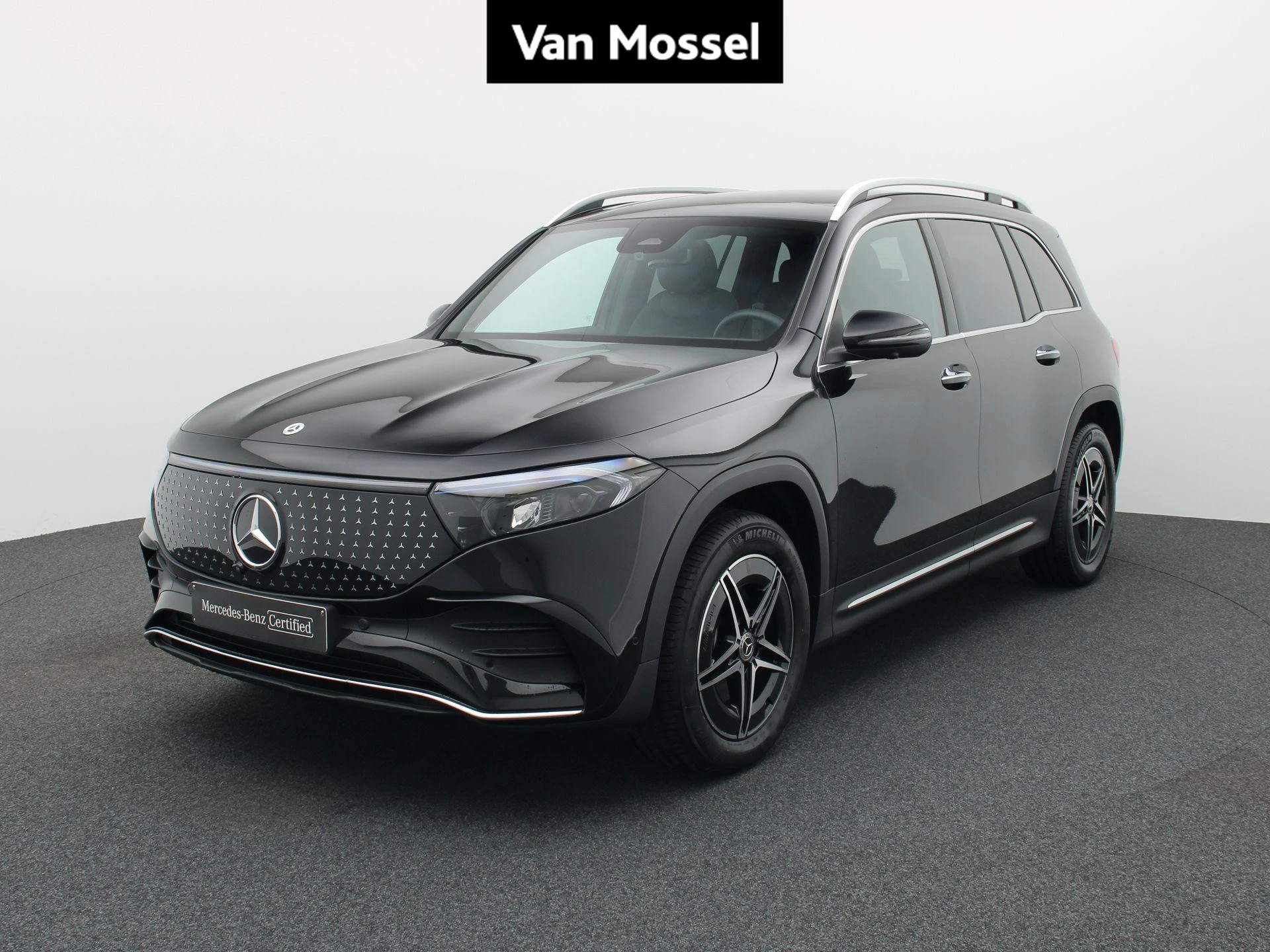 Mercedes-Benz-EQB-image-0