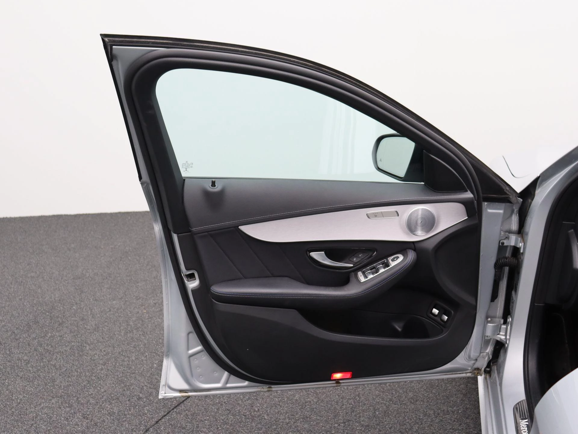 Mercedes-Benz C-Klasse 300 e Sedan AMG LINE + BURMESTER + PANORAMISCH DAK + CARPLAY +