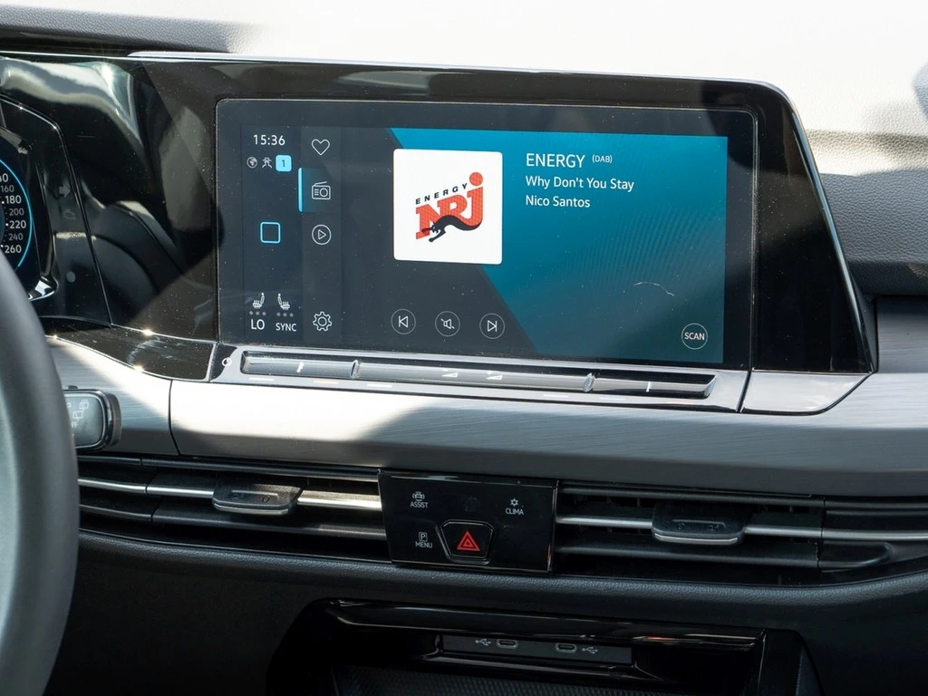 Volkswagen-Golf-image-12