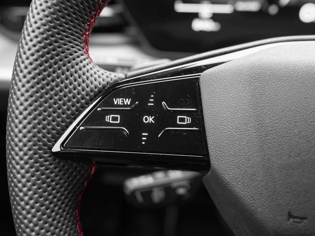 Audi Q5 2.0 TDI S line edition one Tech pro AHK Matrix